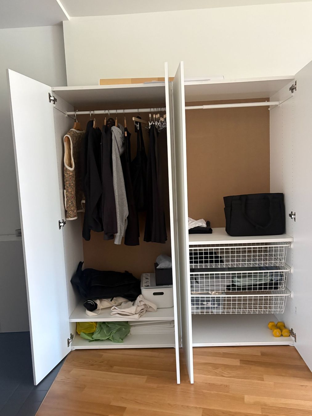 Guardaroba: PLASTA Wardrobe – Usato da Basel venduto da alt_58bm 3
