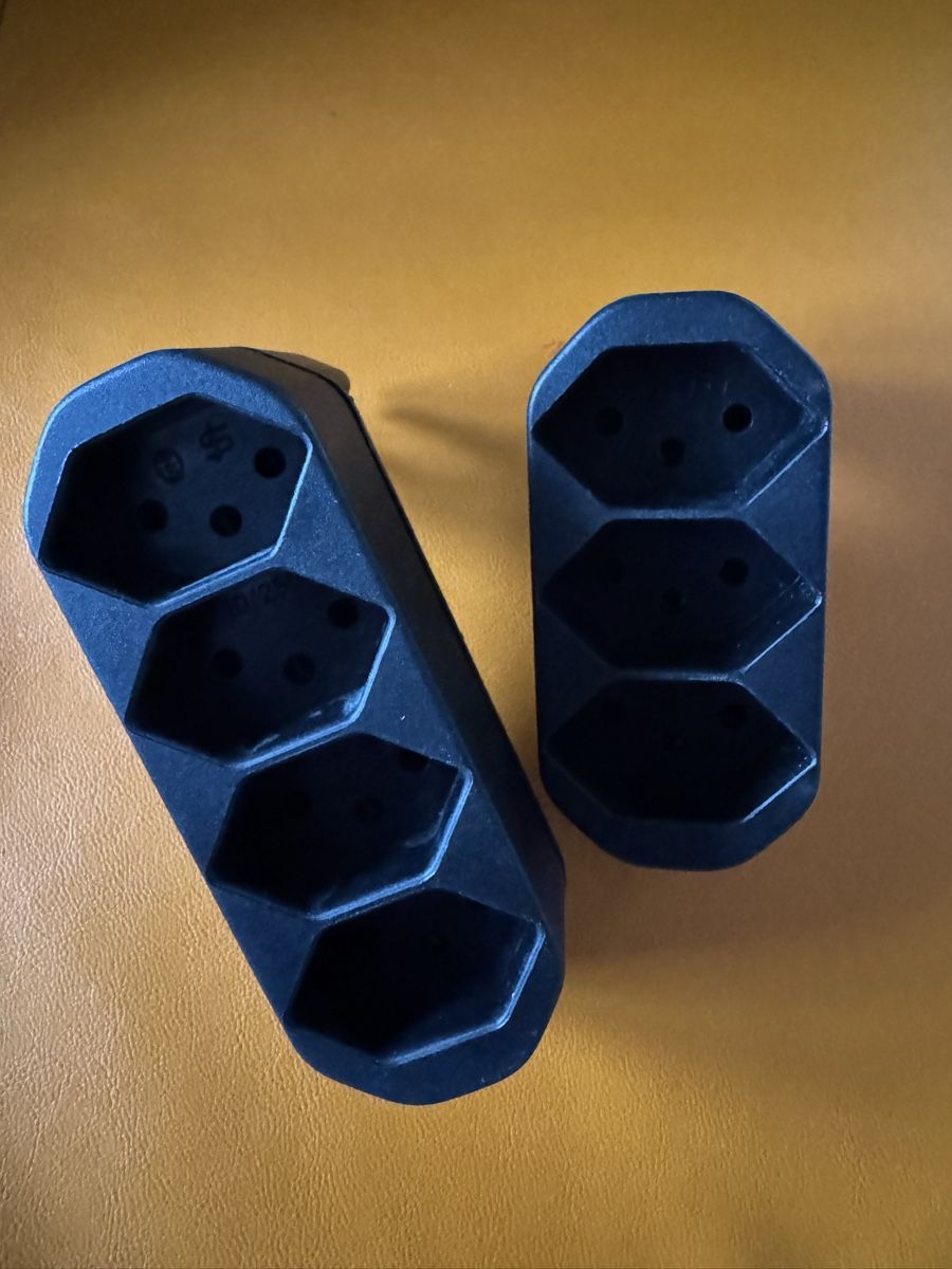 Componenti elettronici: Diverse Elektro-Stecker – Usato da Oberentfelden venduto da Judyku