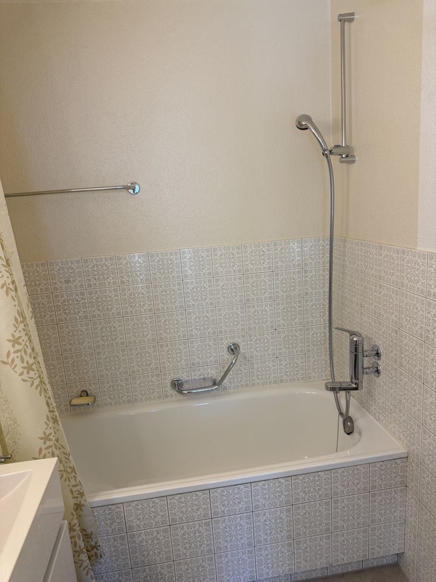 Vasche da bagno: Badewanne weiss  – Usato da Winterthur venduto da fij_f65r
