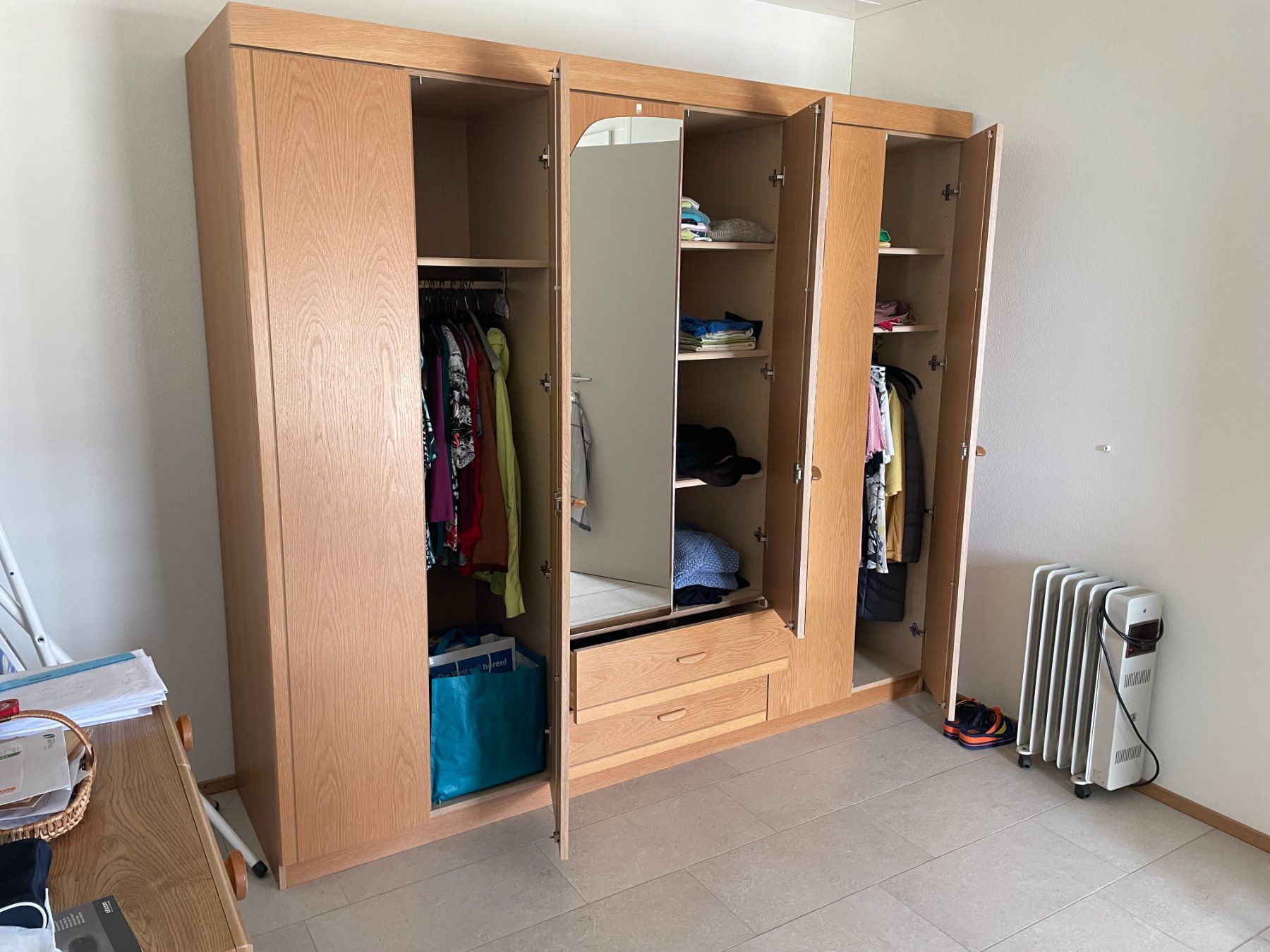Schränke: Kleiderschrank – Gebraucht aus Zürich von Yaris1 1