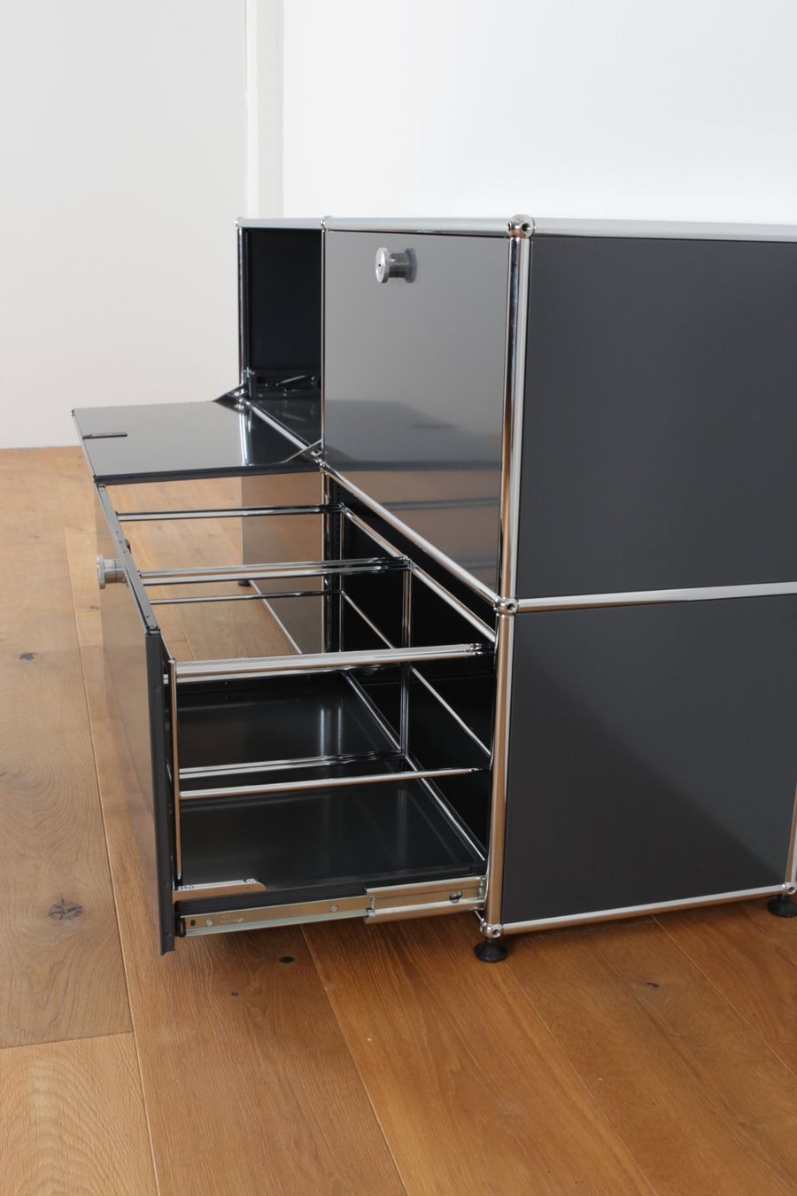 USM Scaffali: USM Haller Sideboard Anthrazitgrau – Nuovo (secondo la descrizione) da Affoltern am Albis venduto da StudioStandard 3