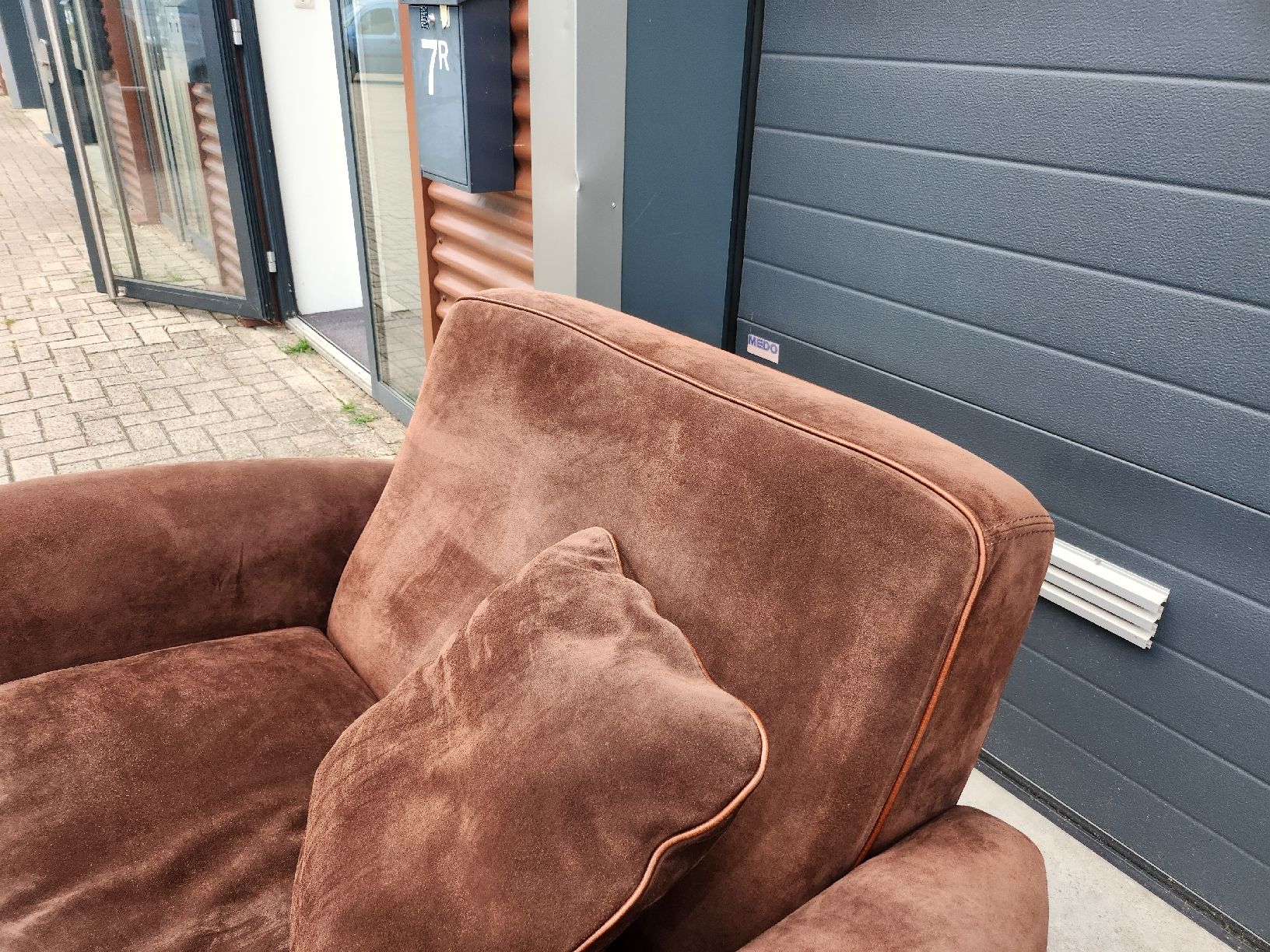 Baxter Poltrone: Baxter - Mickey Extra Armchair in Suède – Usato da Gelderland venduto da HermsenDesign 2