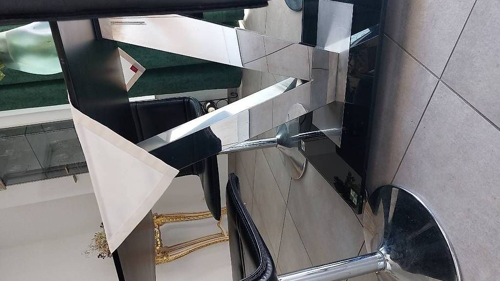 Tischset: Moderner schwarzer Glastisch mit 4 eleganten Designerstühlen – Gebraucht aus Full-Reuenthal von ral_w2p2 4