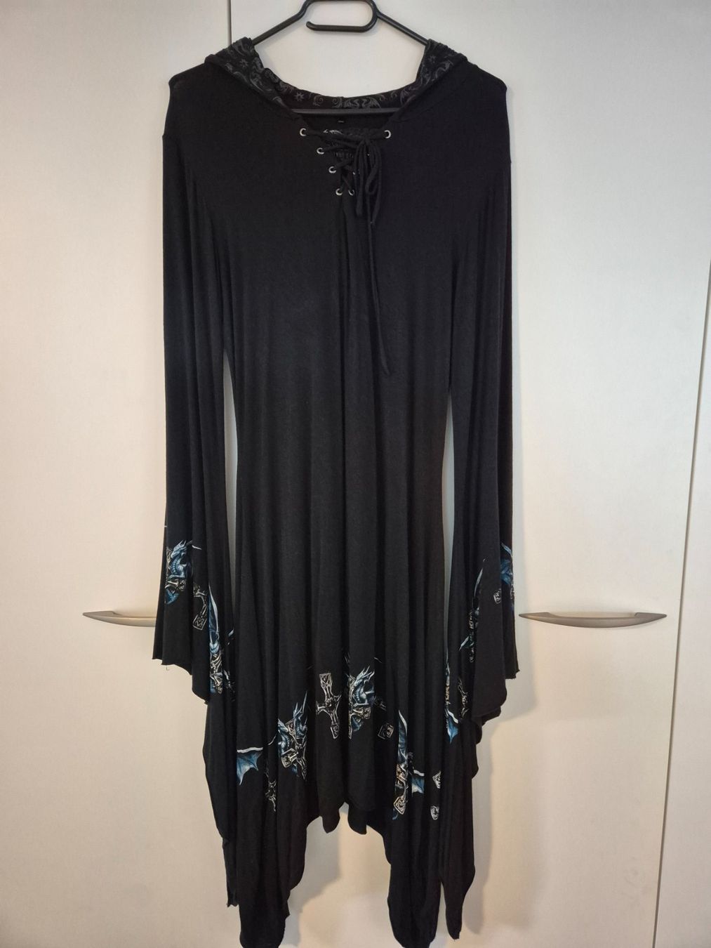 Kleider: Kleid mit Fledermausärmel – Gebraucht aus Rohrbach von Punisher_CVT