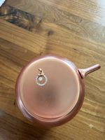 An elegant and delicate pendant. Rose gold.