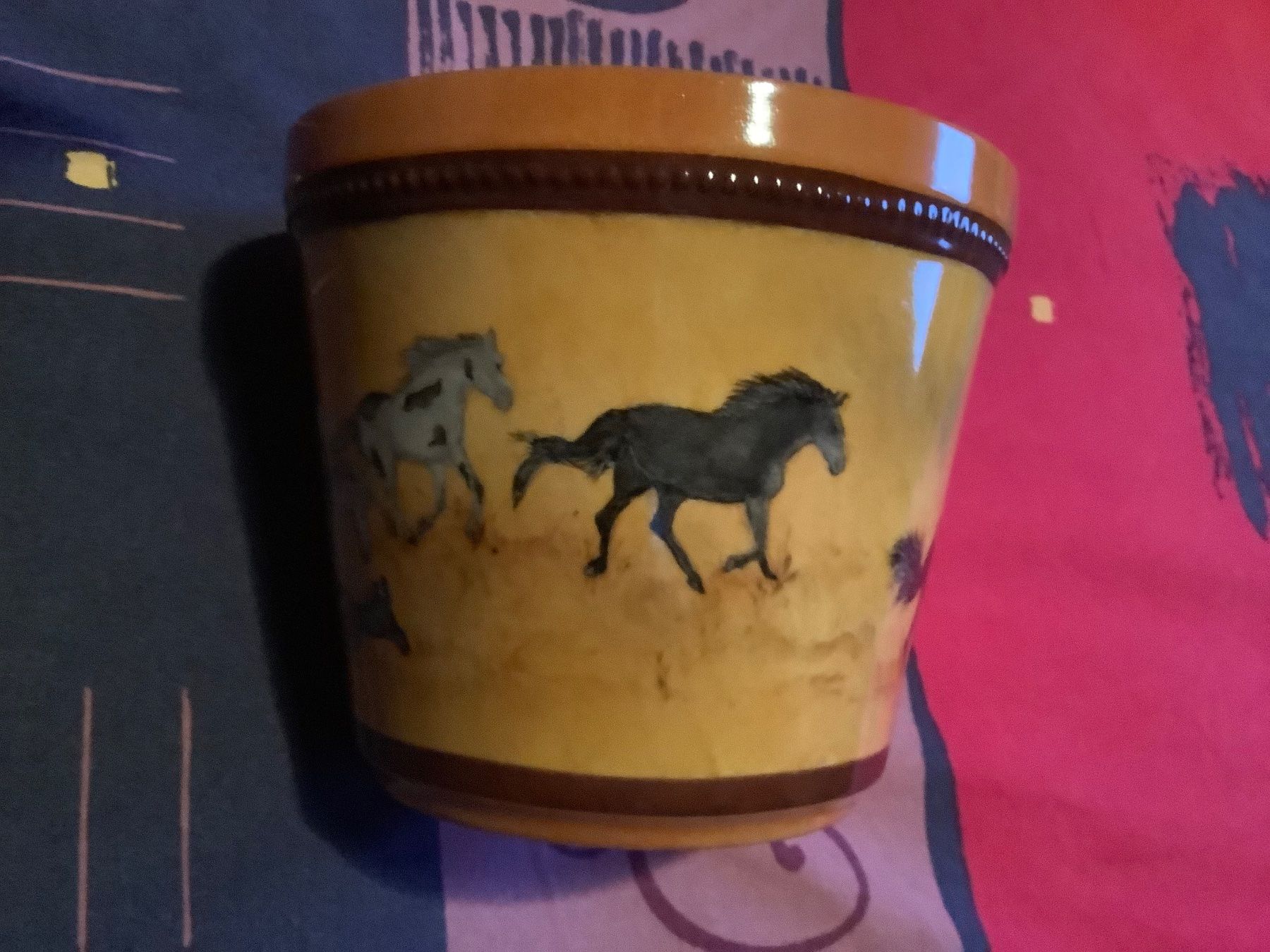 Tutte le decorazioni: CACHE-POT - Motif « chevaux « - Non ébréché – Usato da Le Lignon venduto da Gwen77 2