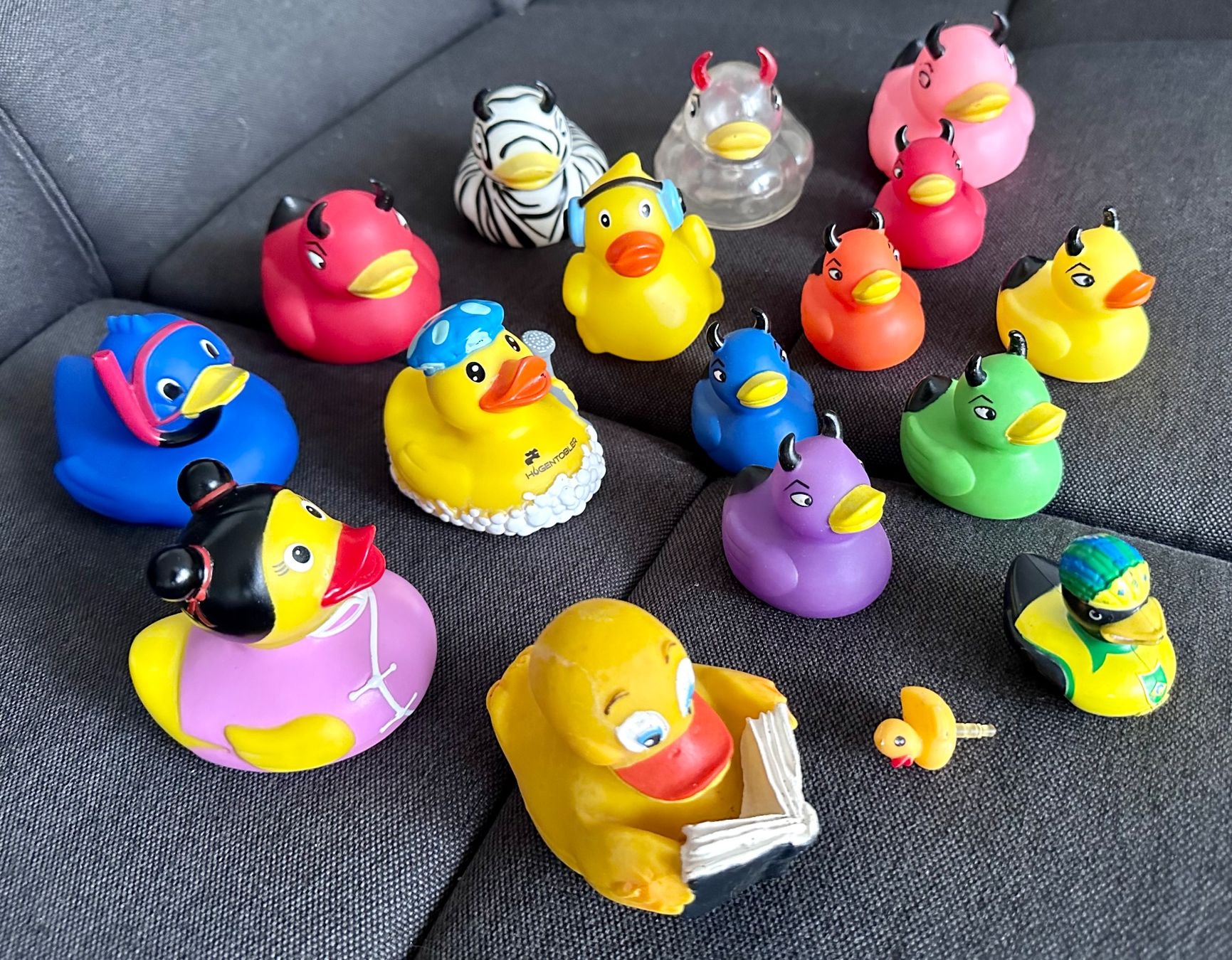 Figuren: Badeenten SET 17 Stk mit Treufelchen etc – Gebraucht aus Rickenbach b. Wil von  4