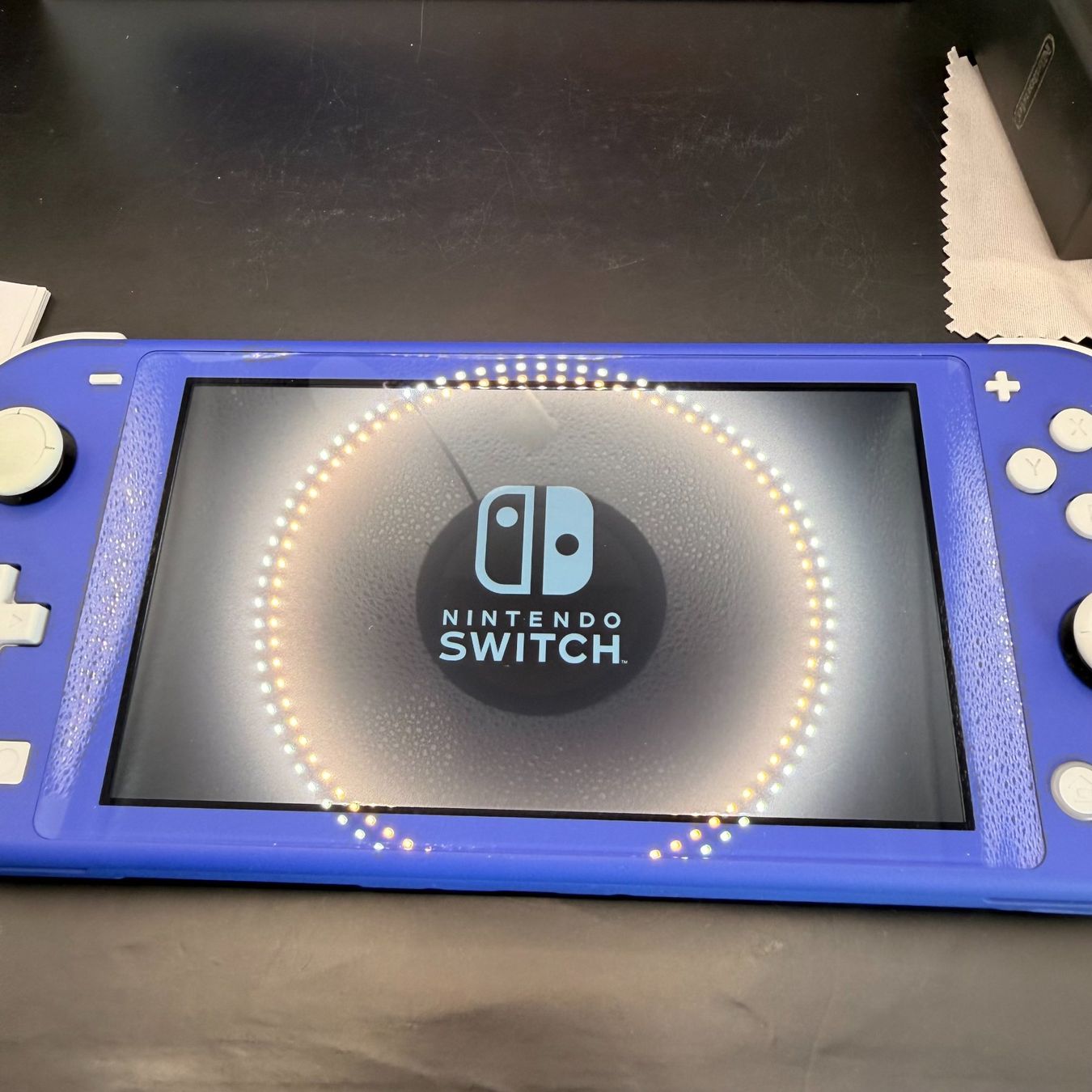 Nintendo Konsolen: Nintendo Switch Lite Blau – Gebraucht aus Düdingen von Nerdworld 6