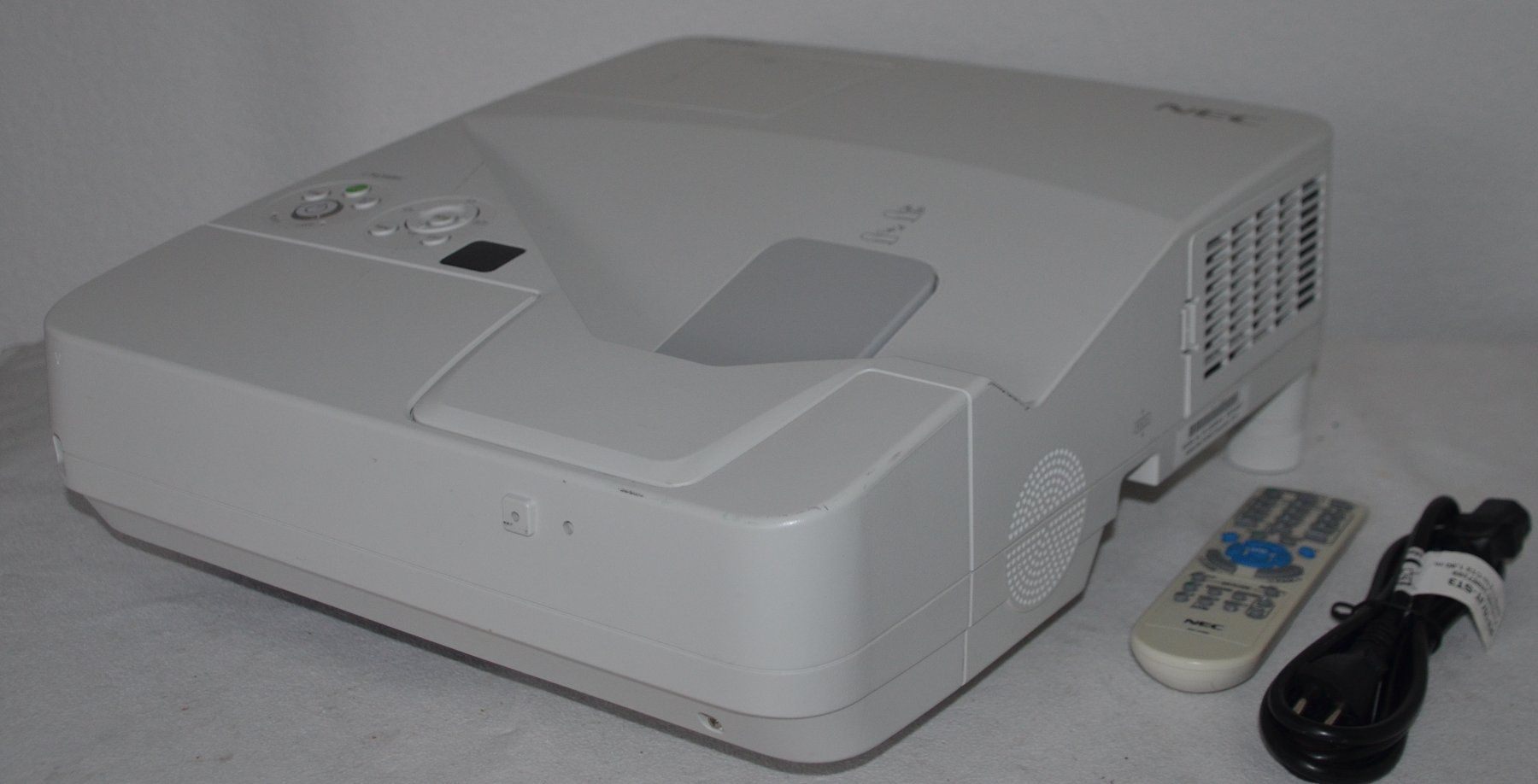 Nec Videoprojektoren: Nec UM280W Short Beamer  / projecteur – Gebraucht aus Collonges von arashee 1