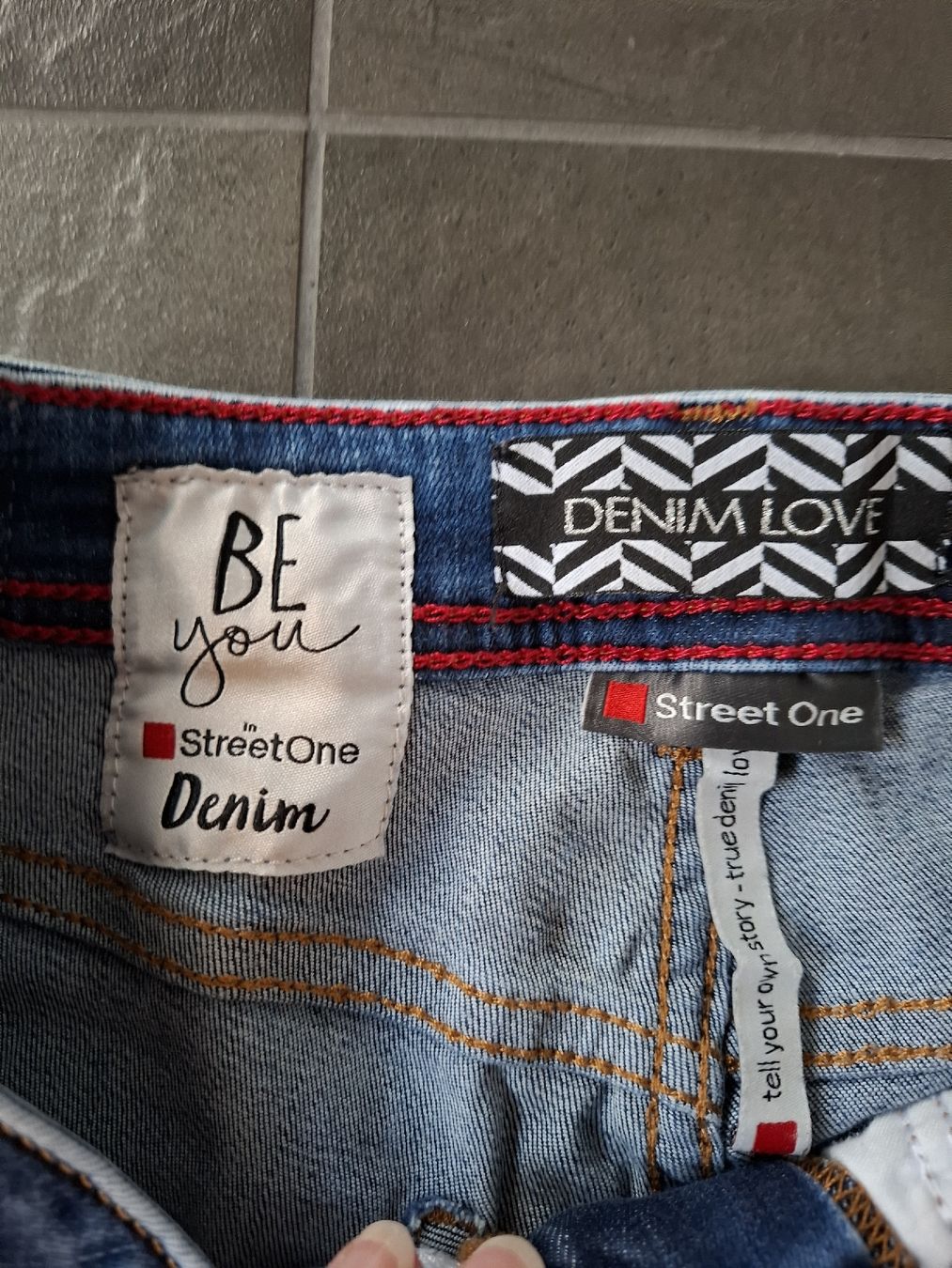 Jeans: Jeans "Street one" Gr. 29 – Usato da Nänikon venduto da Graceful 3