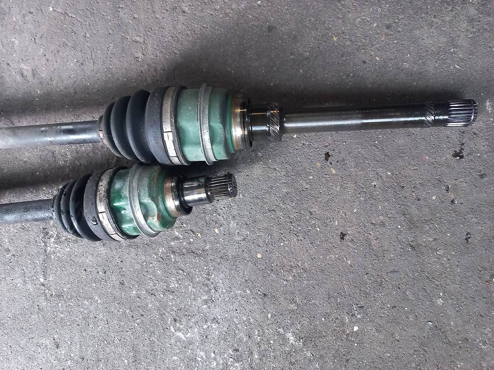 Tutti pezzi di ricambio auto: Daihatsu Antriebswelle vorne  – Usato da Egolzwil venduto da nag_g6sx
