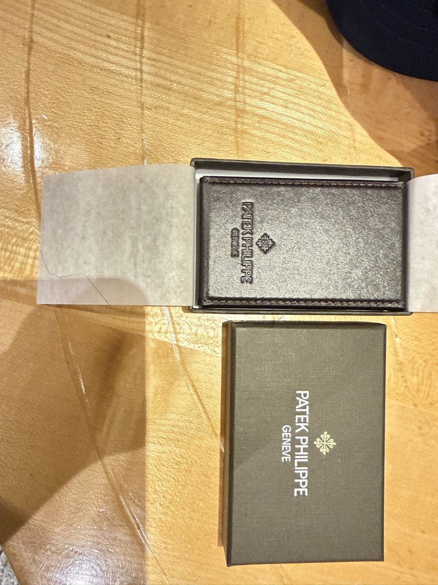 Patek Philippe Autres vêtements & accessoires: Patek Philippe Kartenetui mit Box – Neuf avec emballage d'origine à Avenches par jackywei01 1