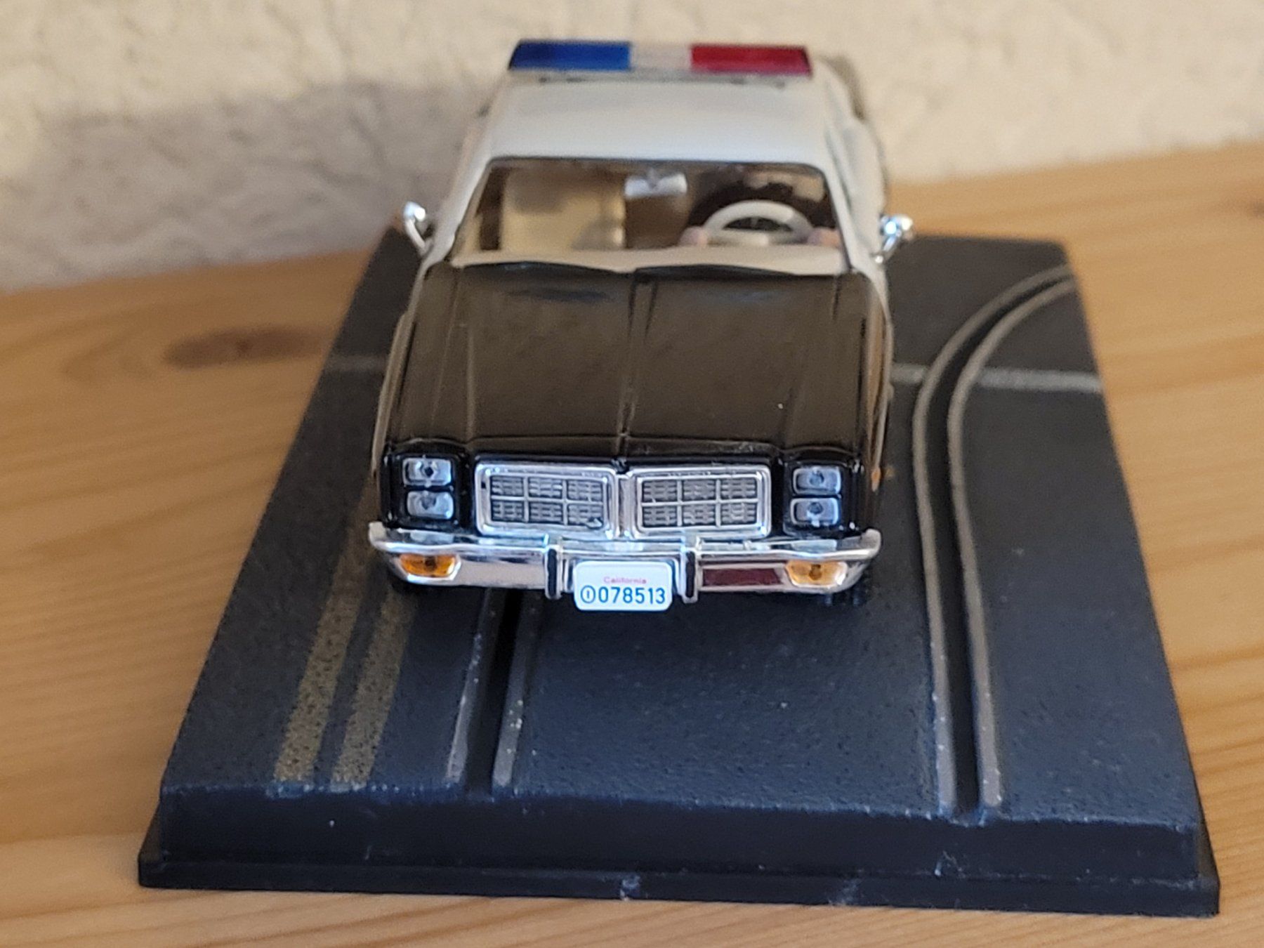 Dodge Modellini d'auto: Auto 1:43 - Dodge Monaco - Diorama James Bond 007 – Usato da Payerne venduto da tintin08 5