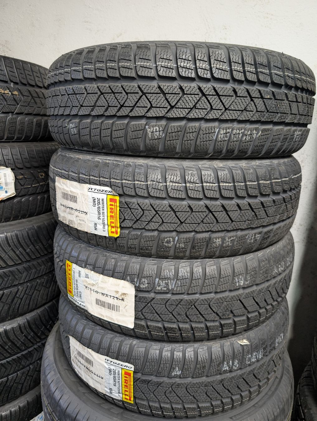 Pirelli Pneus & Kompletträder: Winterreifen  – Neu und originalverpackt aus Dürrenäsch von Pneu-Idris
