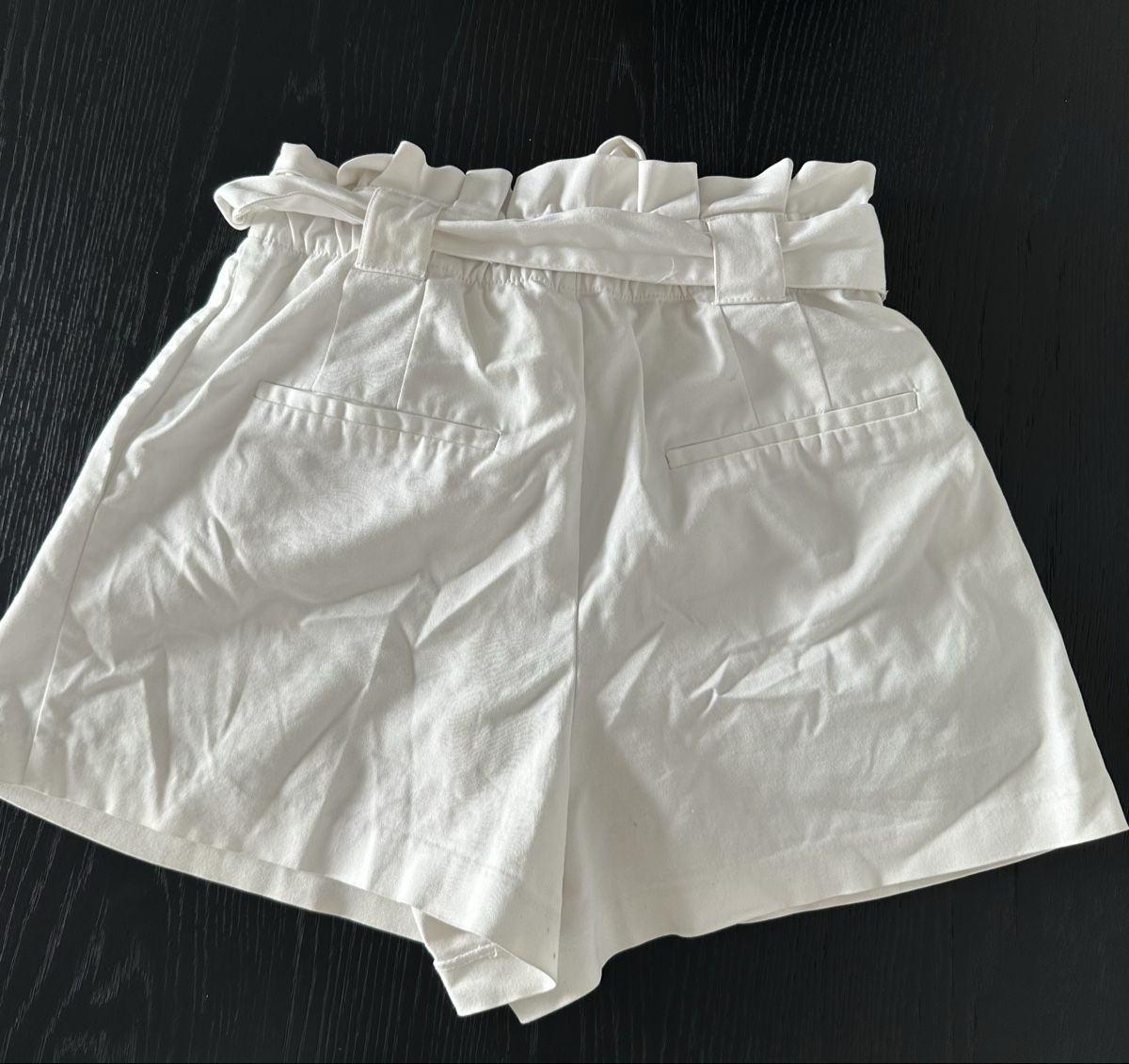 Zara Pantaloni: White Zara Shorts – Usato da Zürich venduto da juz_2t2j 2