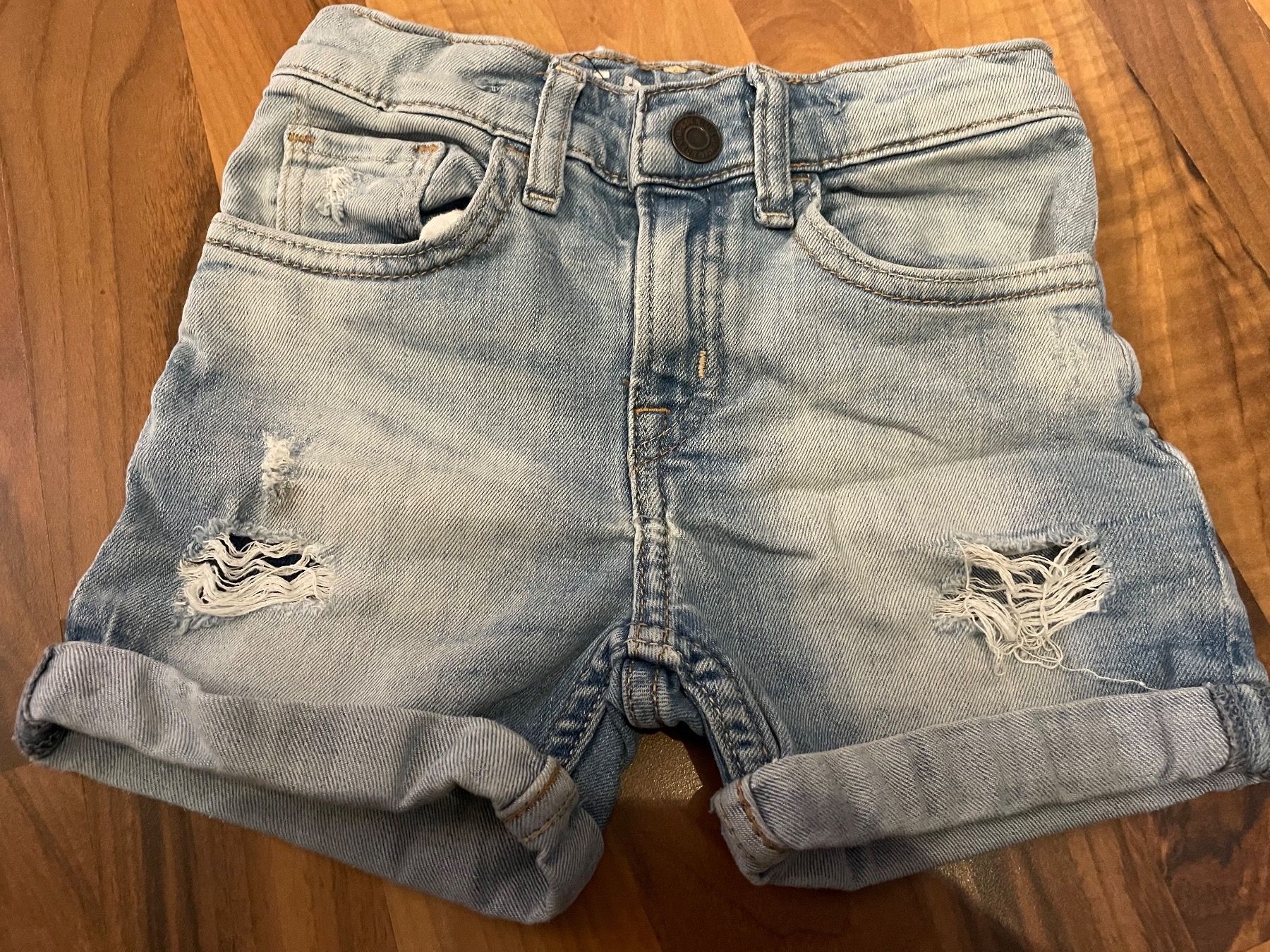 H&M Pantaloni: Jeans Shorts Grösse 98 – Usato da Goldswil venduto da Fisel