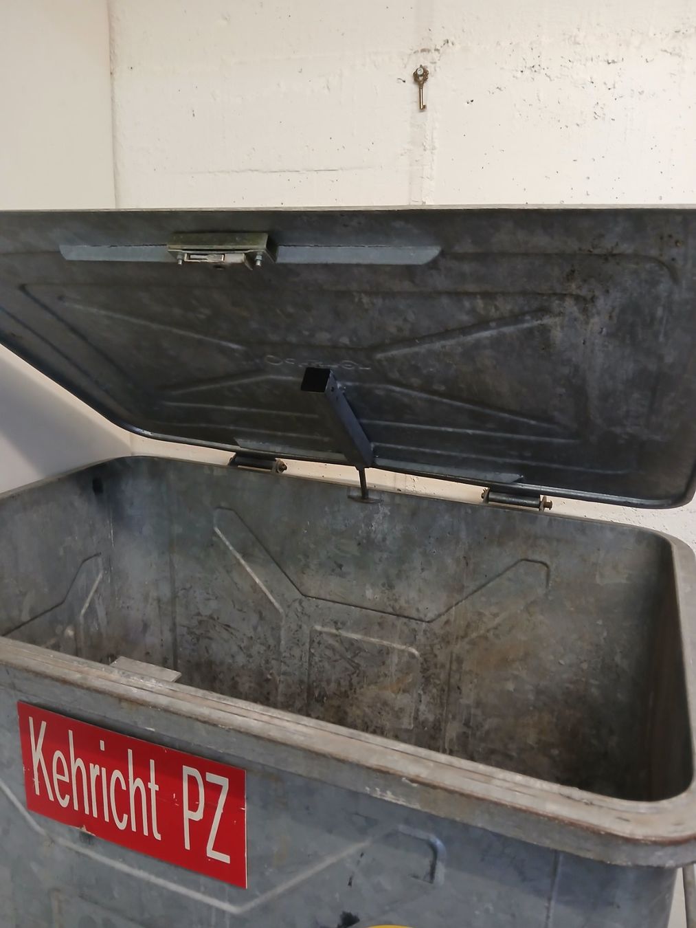 Sonstiges für Büro & Gewerbe: ABFALL CONTAINER 900 LITER – Gebraucht aus Eggenwil von wydl 6