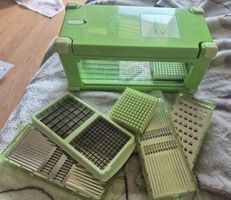 Gemüse-Schneider mit Einsätzen MagicCube von Nicer Dicer