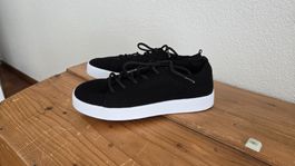 Sneakers schwarz Grösse 40 guter Zustand