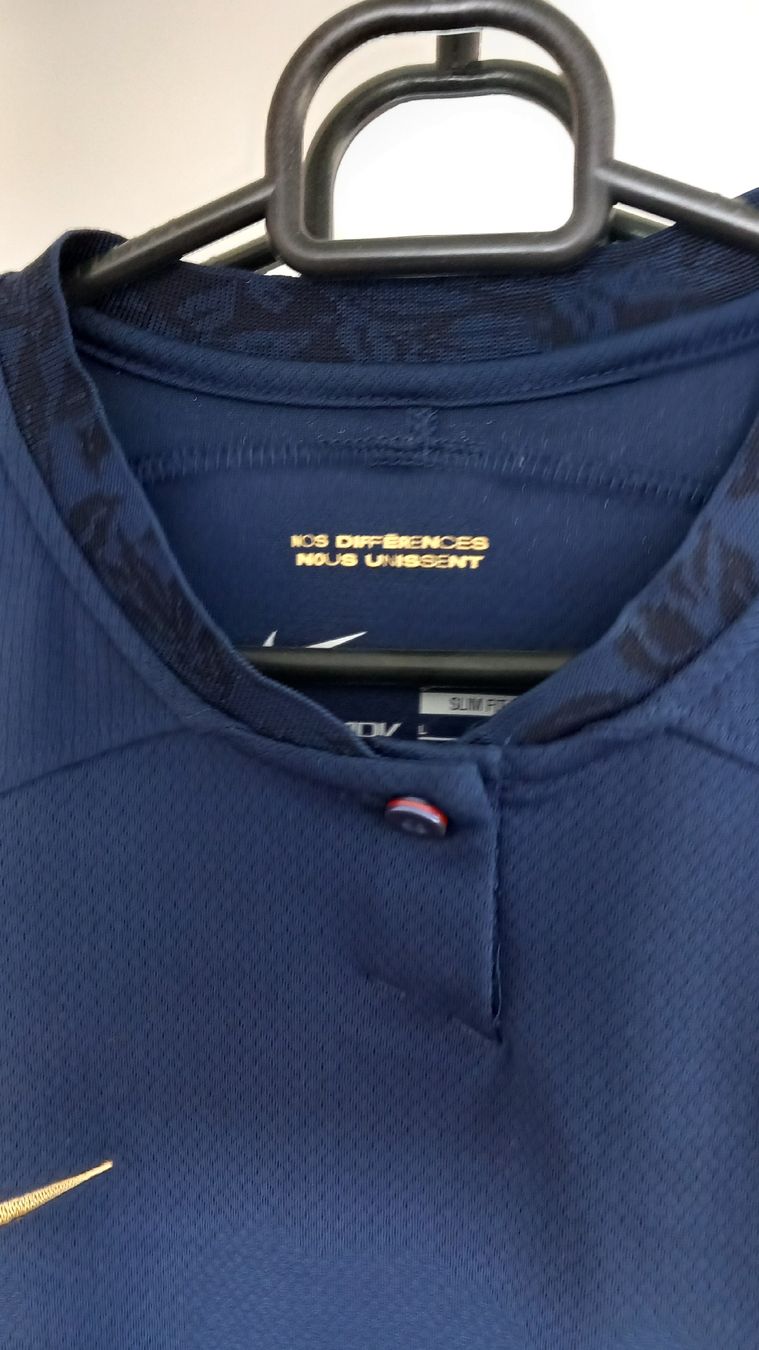 Canottiere & Pantaloni: Damen Frankreich Trikot / L – Usato da Rorbas venduto da siramad 4