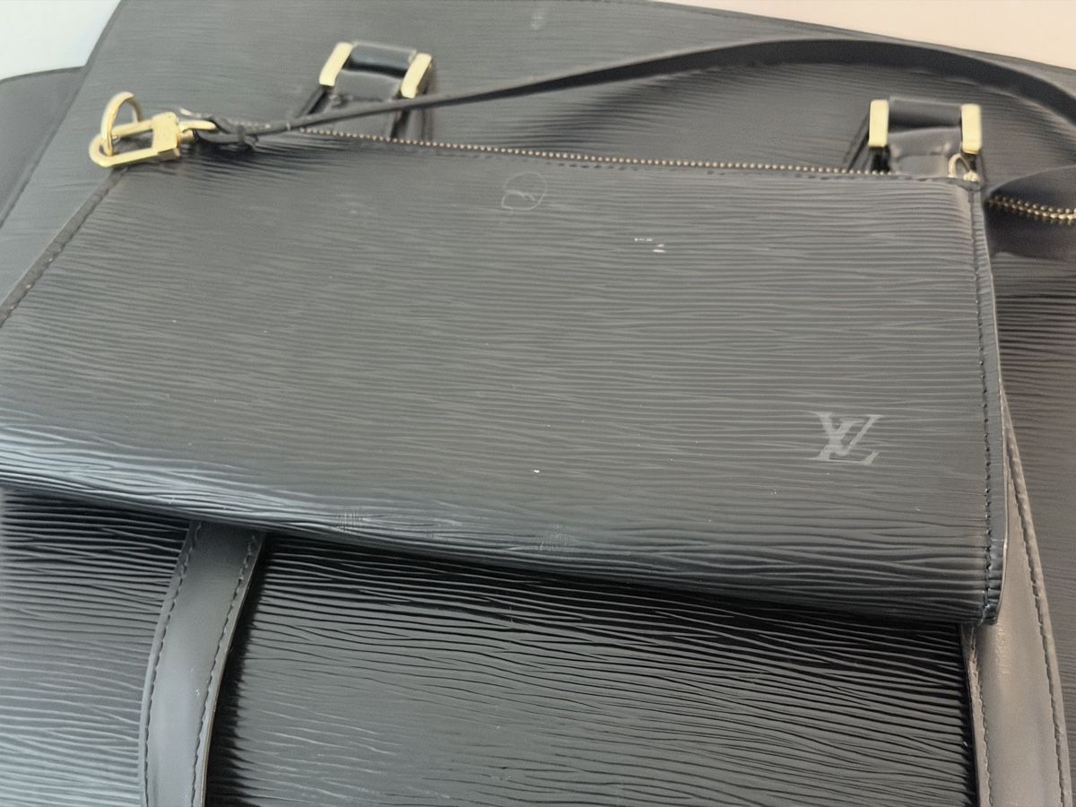Louis Vuitton Borse da donna: LOUIS VUITTON Pochette Handbag Epi – Nuovo (secondo la descrizione) da Zollikon venduto da houseofsamar 2