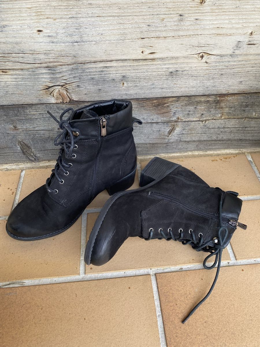 Scarpe da donna: Black lace up ankle boots – Usato da St-Cergue venduto da noabzz 1