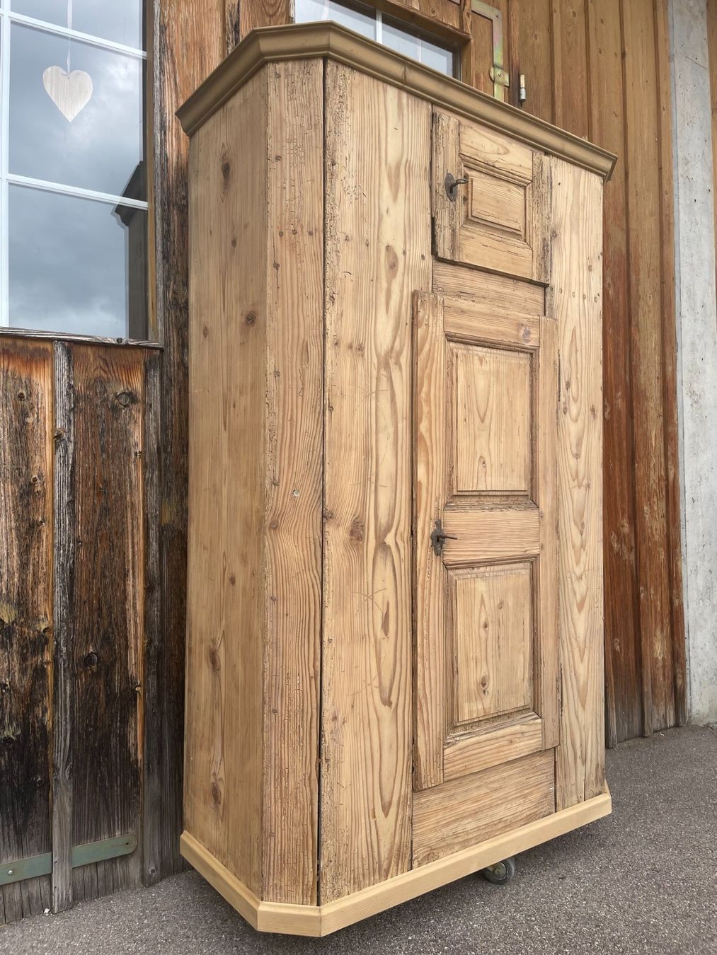 Armadi: Sehr alter Tannenschrank – Usato da Beinwil (Freiamt) venduto da Zedel1923 2