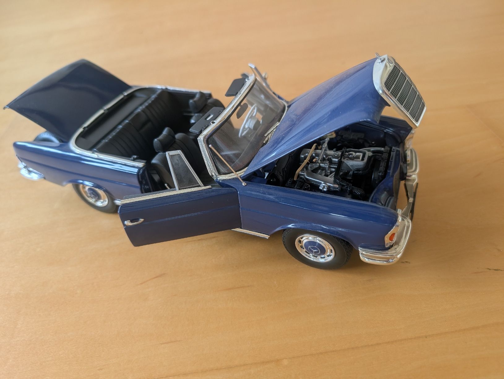 Mercedes-Benz Modellini d'auto: Mercedes W111 280SE Coupe 1/18 – Usato da Sulzbach venduto da MercedesV8 4