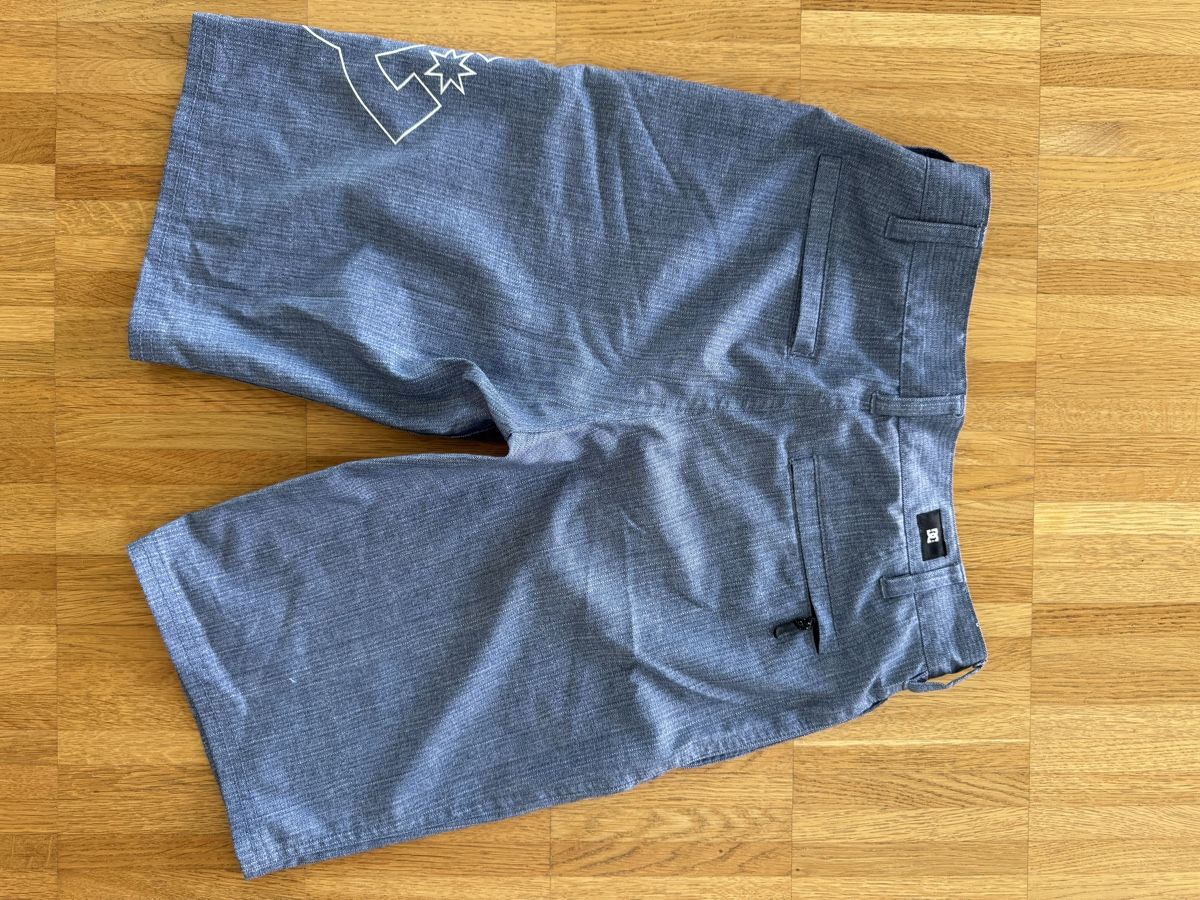 Pantaloni: Pantaloncino blu – Usato da Basel venduto da ser_qy29 1