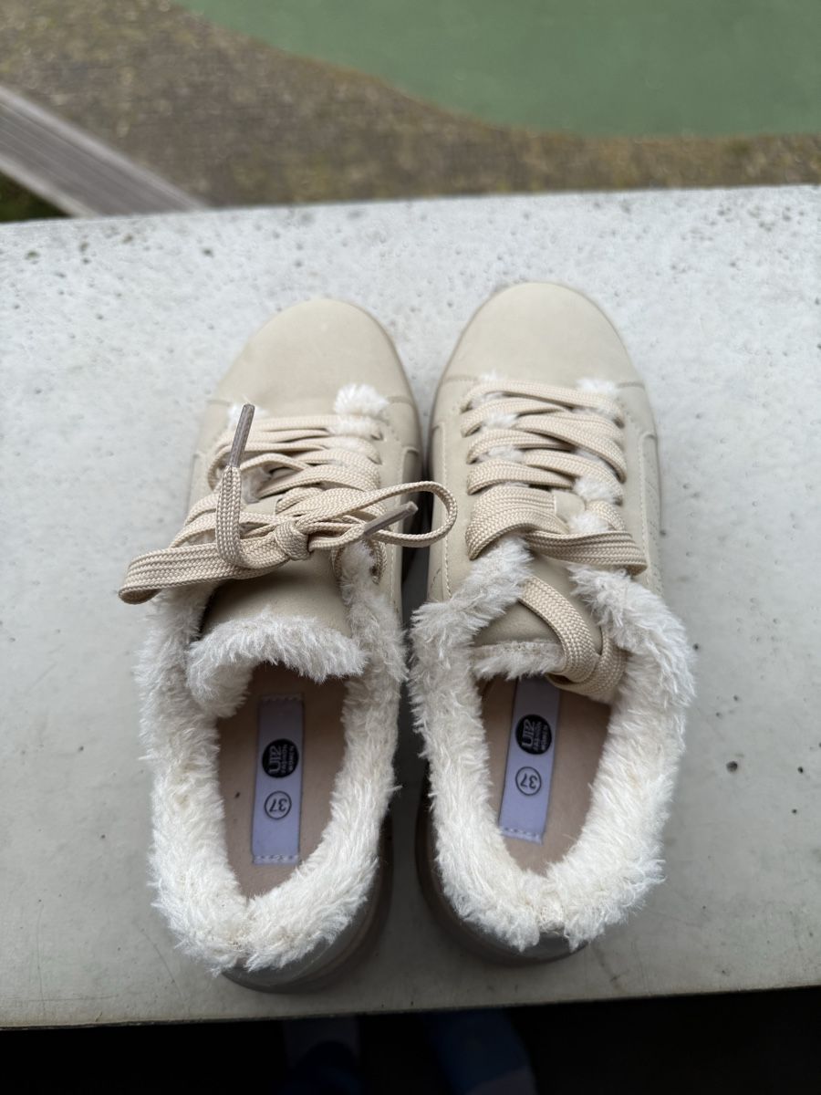 Scarpe da donna: Warme Sneaker mit Fell Gr. 37 – Nuovo (secondo la descrizione) da Zürich venduto da Sime23 1