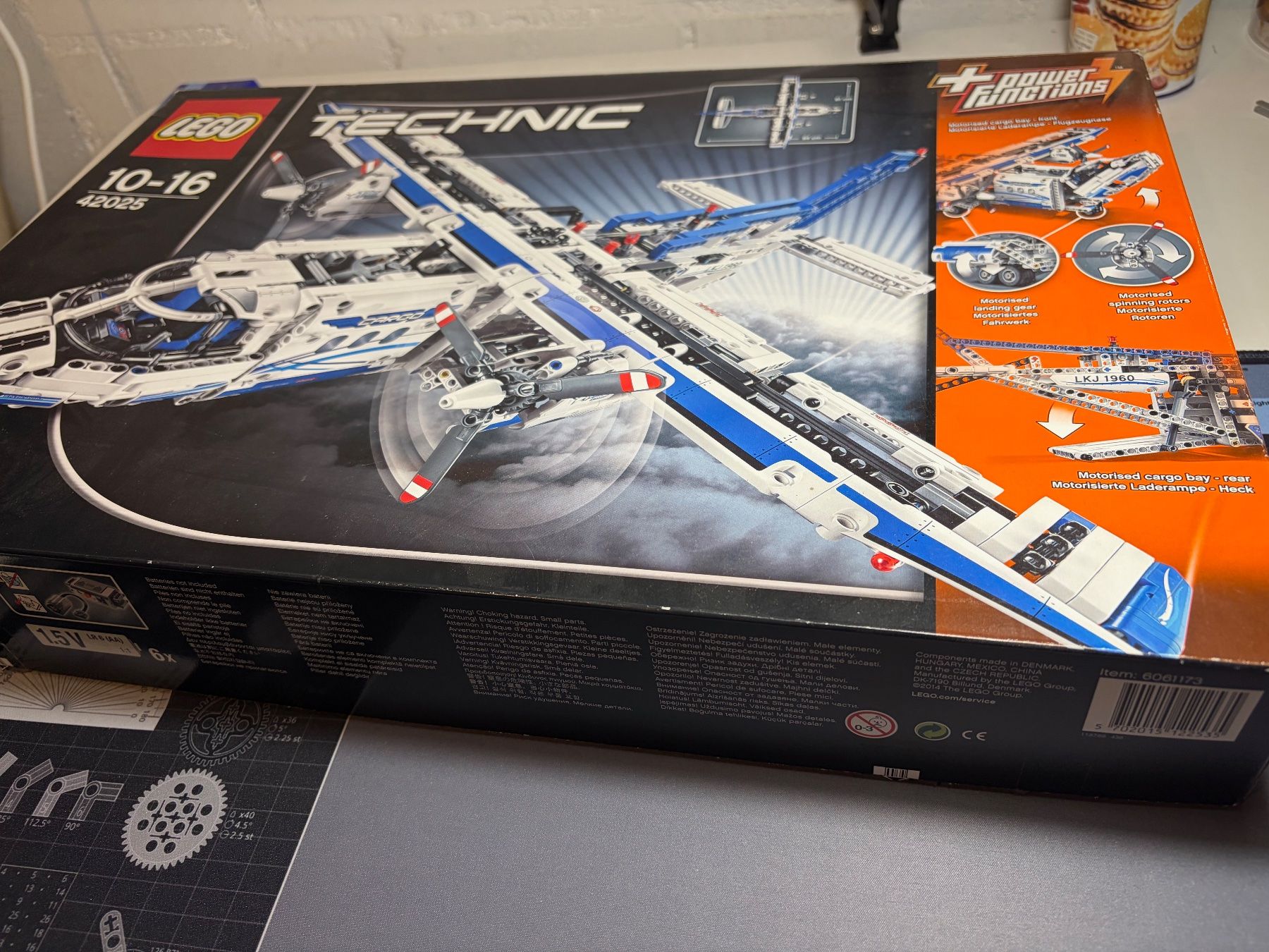 Lego Kit di costruzioni: LEGO Technic: Frachtflugzeug (42025) – Usato da Burgdorf venduto da Mike003 6