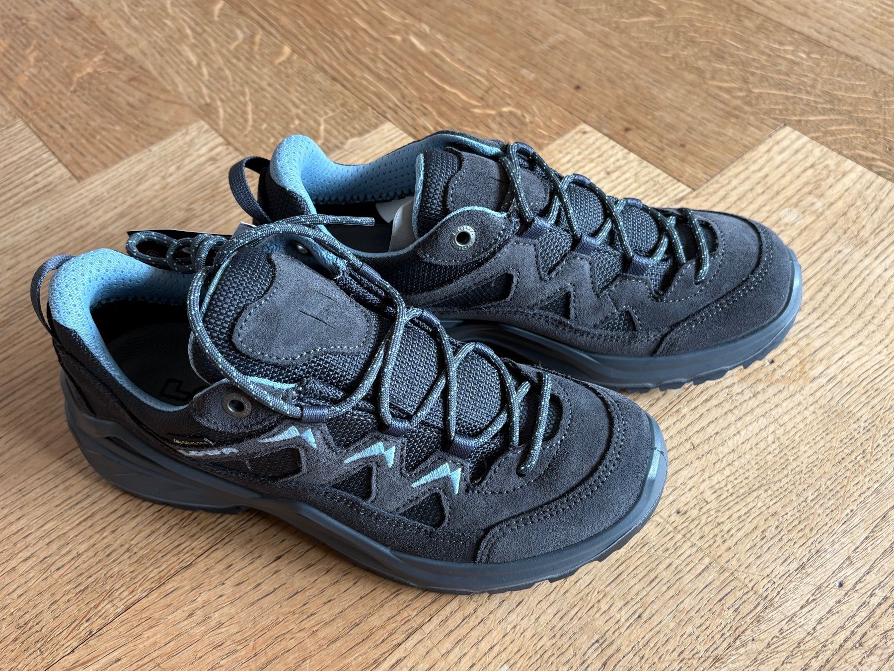 Lowa Scarpe da donna: Lowa Gortex Trekkingschuhe, Gr. 36.5 Neu! – Nuovo e nell'imballaggio originale da Bern venduto da Picollina