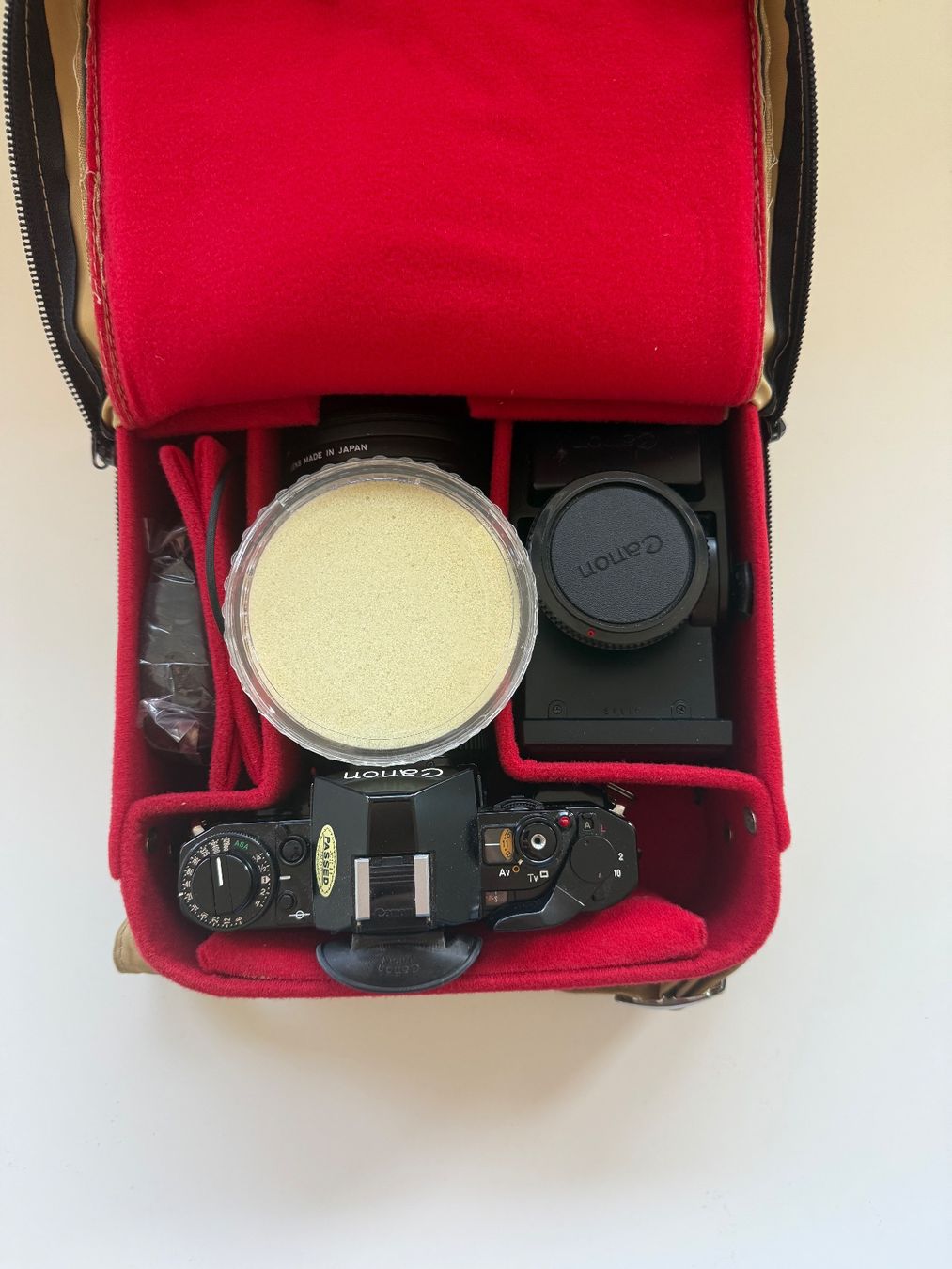 Canon Fotocamera: Canon AE-1 Program mit Objektiv und Blitz im Koffer – Nuovo (secondo la descrizione) da Meilen venduto da oli_yp7q