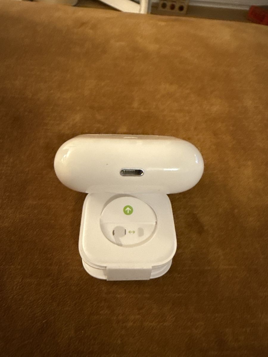 Apple Cuffie: Original Apple AirPods Pro (lightning) – Usato da Embrach venduto da shila_03 2