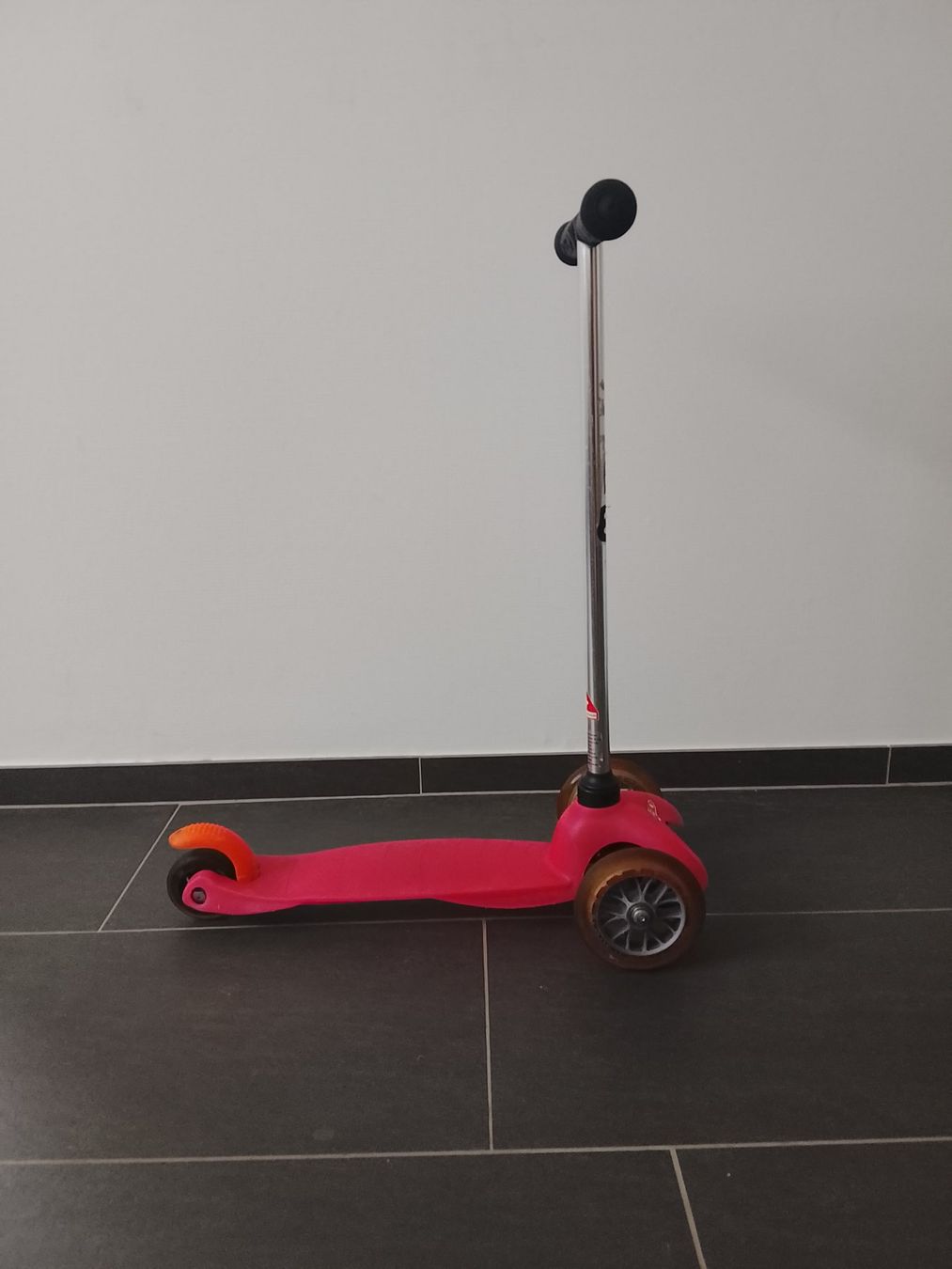 Micro Kickboard: Mini Micro Scooter pink – Usato da St. Gallen venduto da Fluros