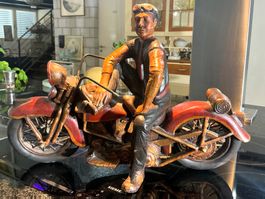 VINTAGE GROSSE FIGUR DER HARLEY FAHRER, HOLZ, GUMMIRÄDER
