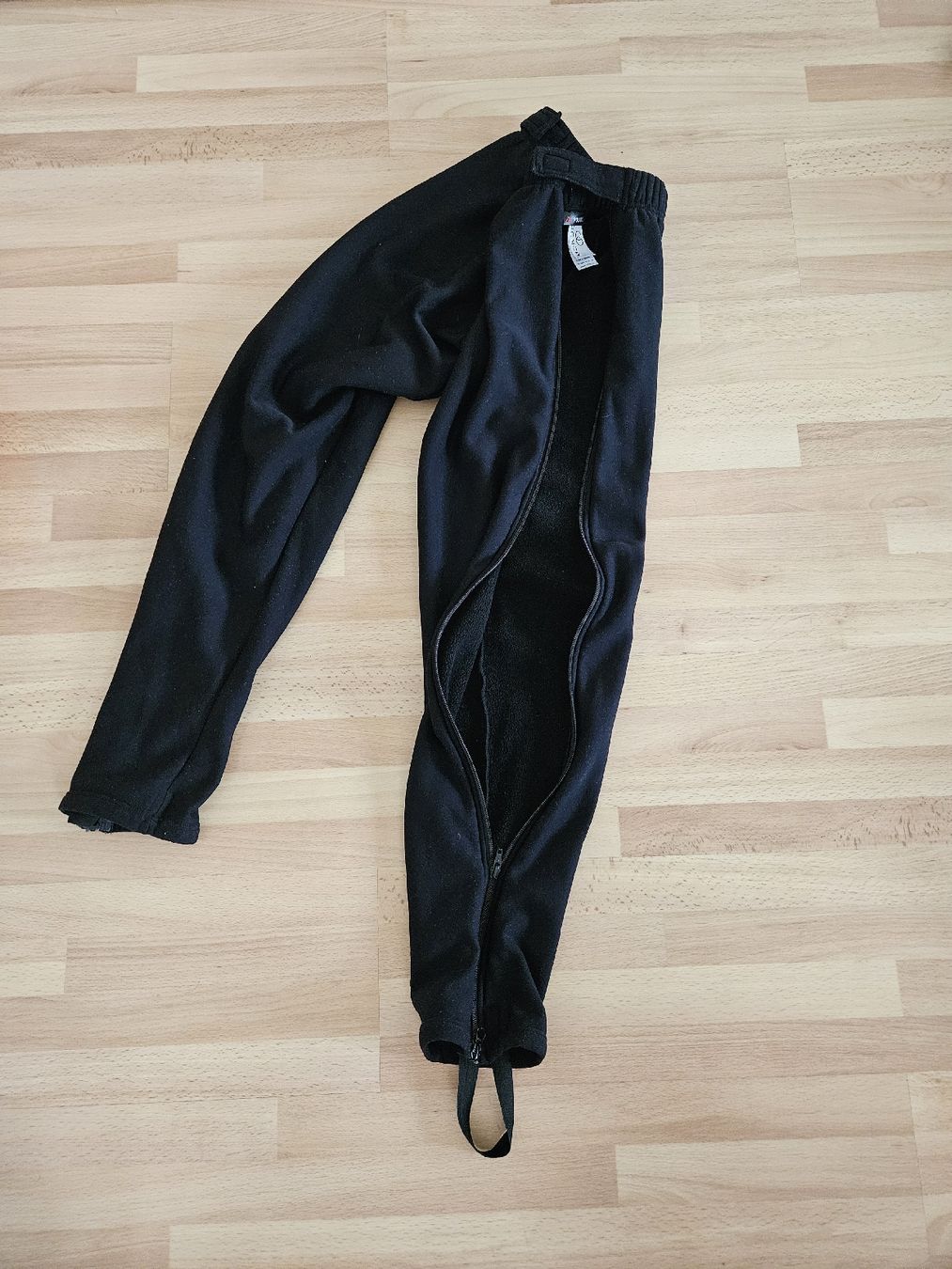 Pantalons: Eiskunstlaufhose schwarz Grösse M  – D'occasion à Thun par bia_crh9 4