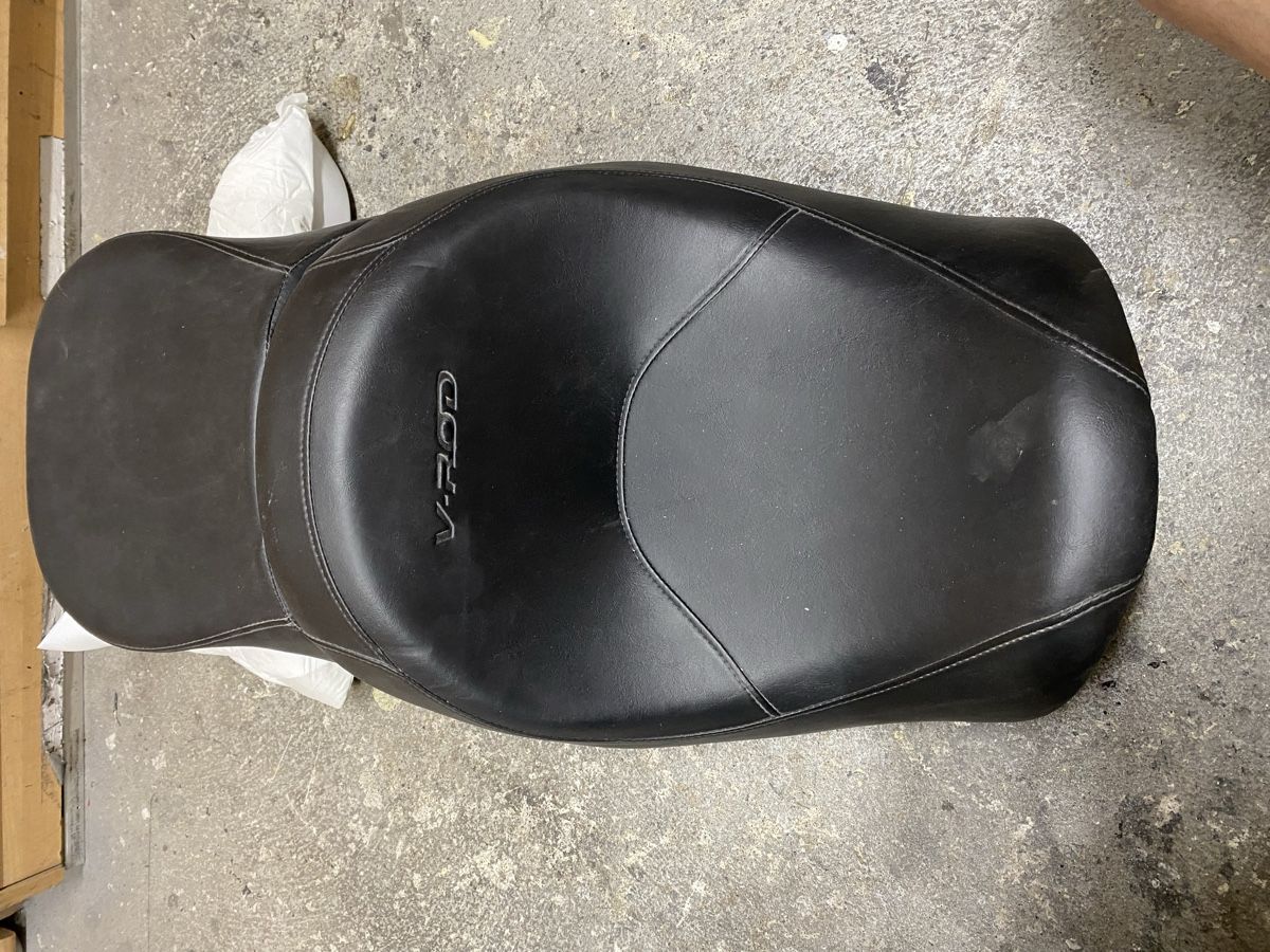 Harley-Davidson Toutes les pièces détachées moto: Sitz Harley Davidson Vrod  – D'occasion à Kaltbrunn par la77 2