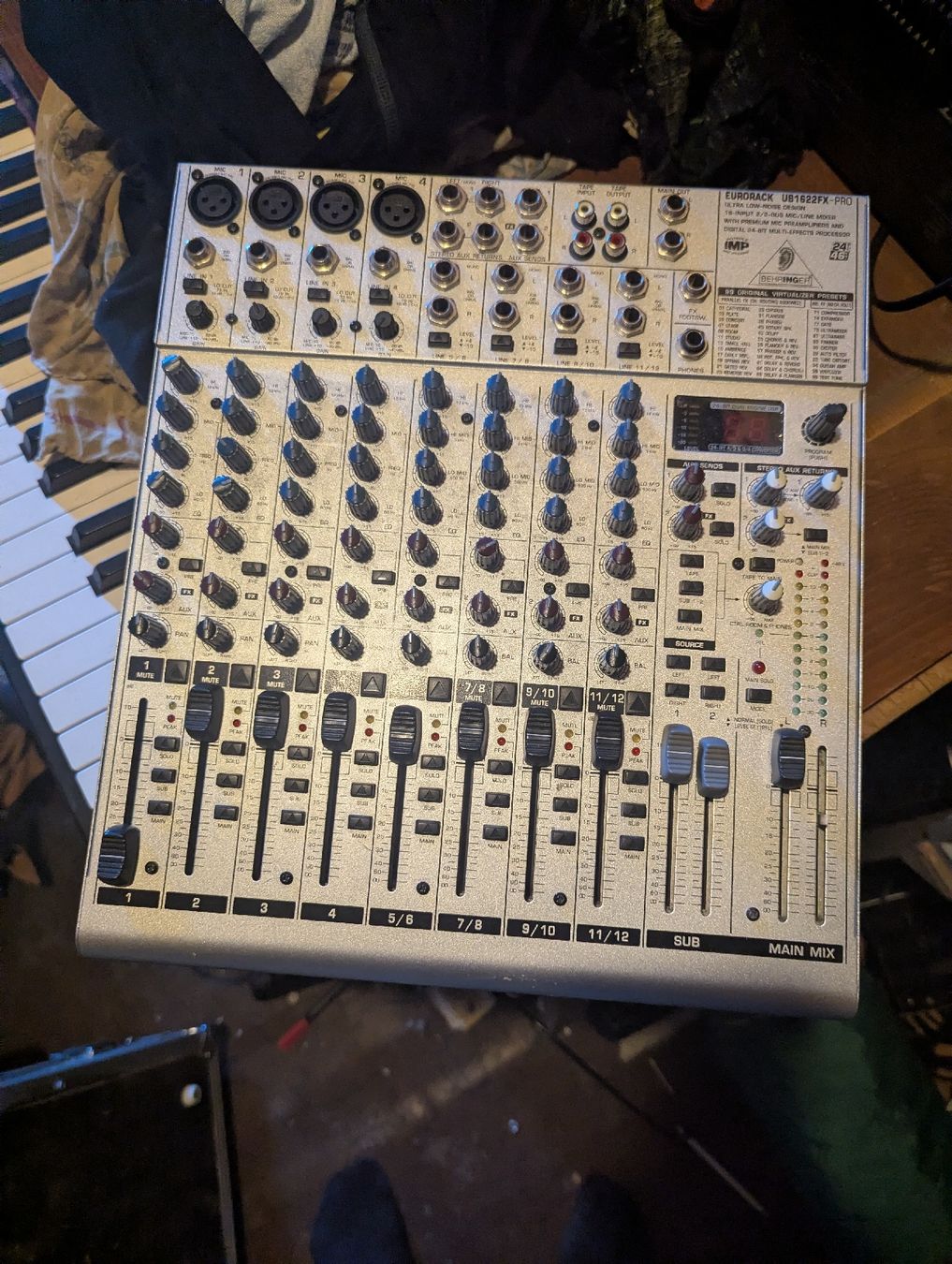 Behringer Console di mixaggio: mischpult Behringer Eurorack UB1622FX-Pro – Usato da Basel venduto da dorjesimeon
