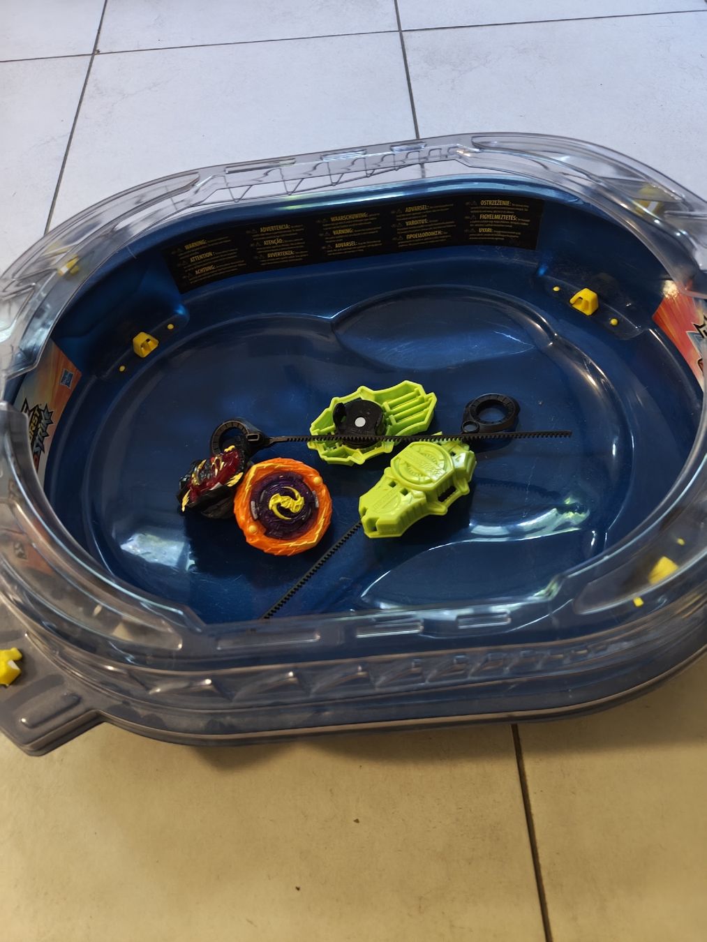Giocattoli: Beyblade Burst QuadStrike Light Ignite Set – Usato da Basel venduto da Universe. 1