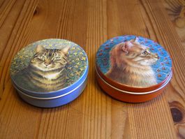2 sehr schöne Blechdosen, Katzensujet,"Hunkydory", L.A.Ivory