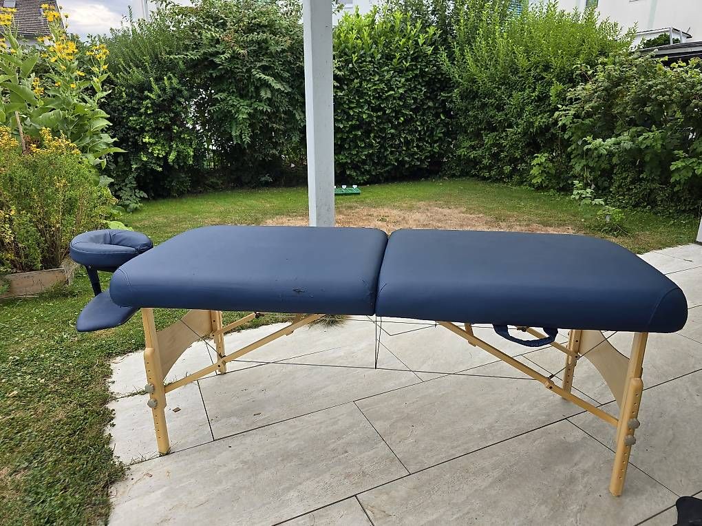 Kosmetik-& Massageliegen: Massageliege klappbar – Gebraucht aus Othmarsingen von chn_9plf