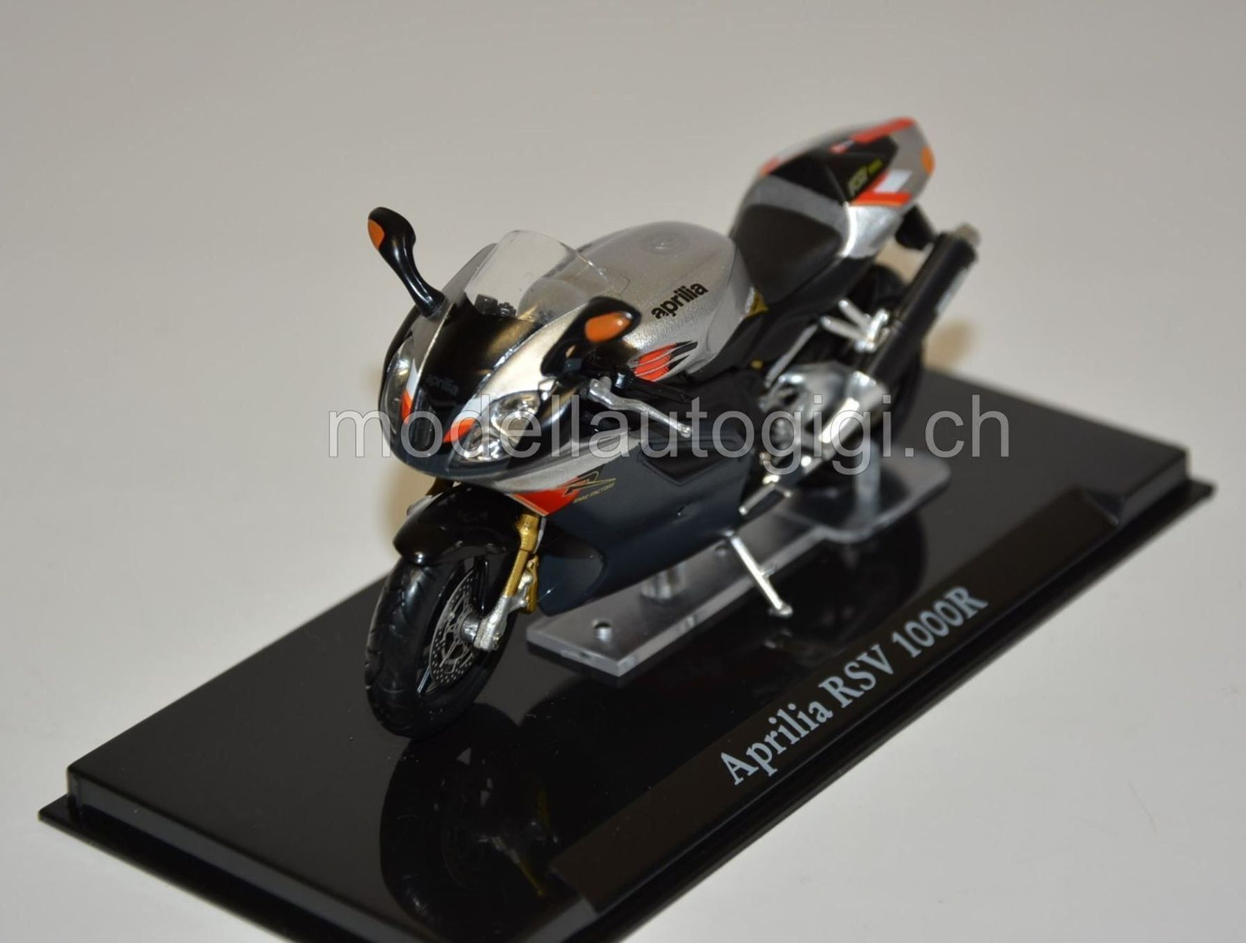 Kit di modellismo & Modellini statici: Aprilia RSV 1000R , 1:24 – Nuovo (secondo la descrizione) da Goldach venduto da Feivel9 2