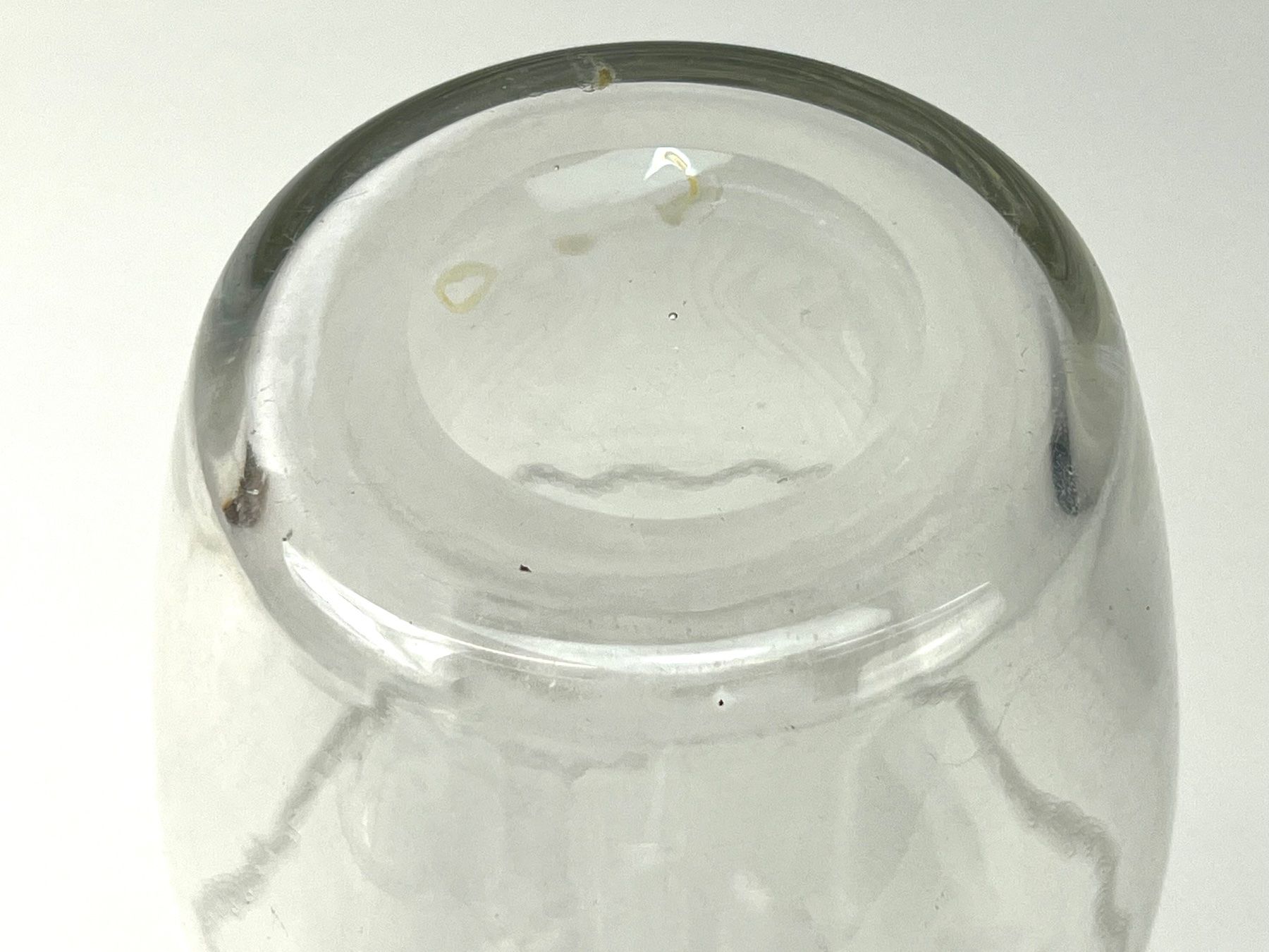 Caraffe: Glas Karaffe mit einem spitzen Stopfen ca 37 cm Höhe – Usato da Zürich venduto da Arche_Brockenhaus 7