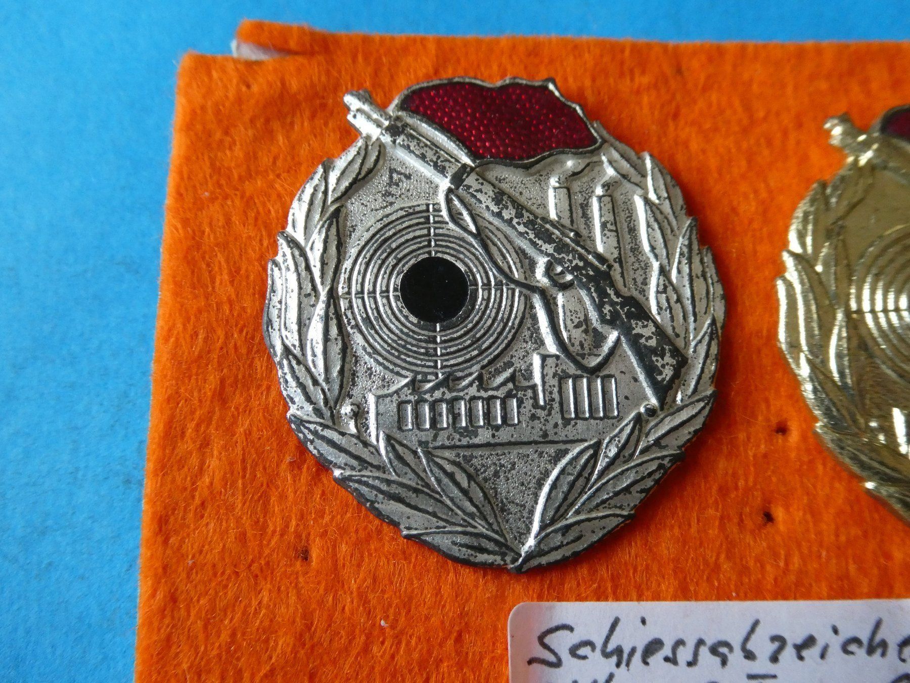 Medaglie: DDR - Schiessabzeichen Gold & Silber – Usato da Wichtrach venduto da LuckyLuke69 1