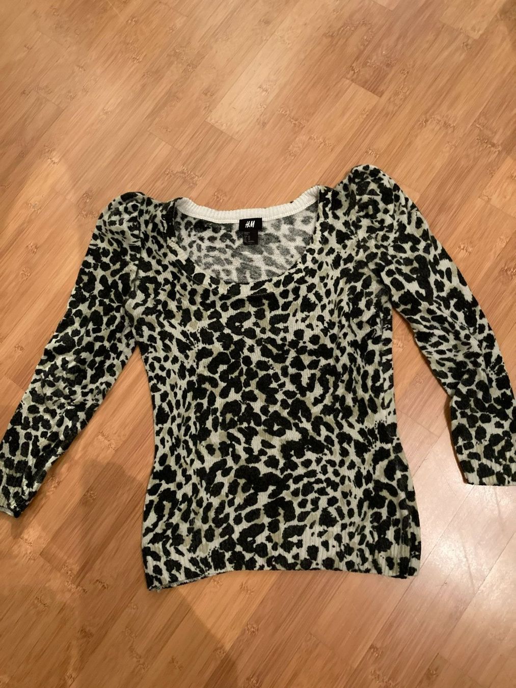 H&M Pulls & Sweat-shirts: Hübscher Pulli von H&M – Neuf (Voir description) à Belp par Bverona