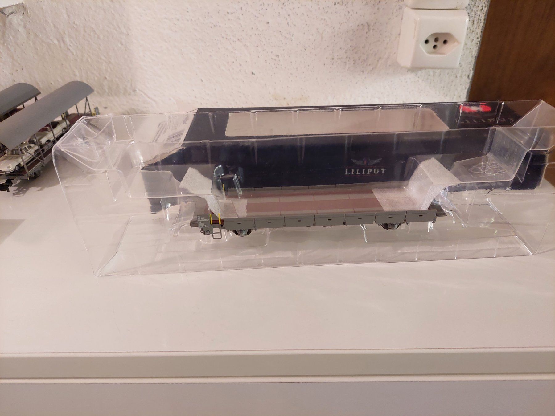 Liliput Modelleisenbahnen: 2x BLS Auffahrwagen – Neu (gemäss Beschreibung) aus Brunnen von holden65