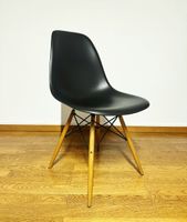 4 Vitra - Eames Plastic Side Chair DSW - schwarz