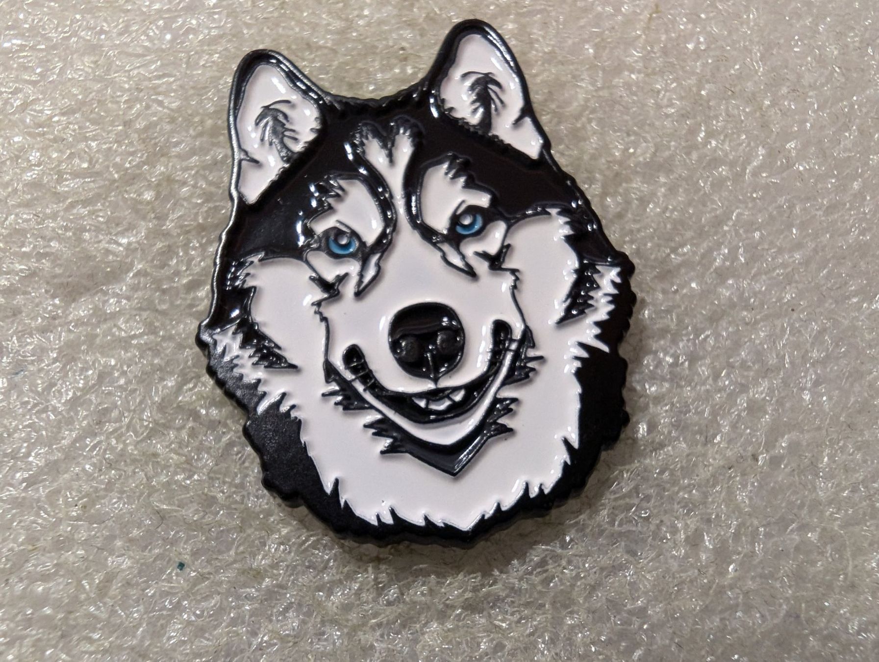 Placchette & Badge: Ansteckpin 96: Hund – Usato da Oppligen venduto da Pin-Fall-Shop