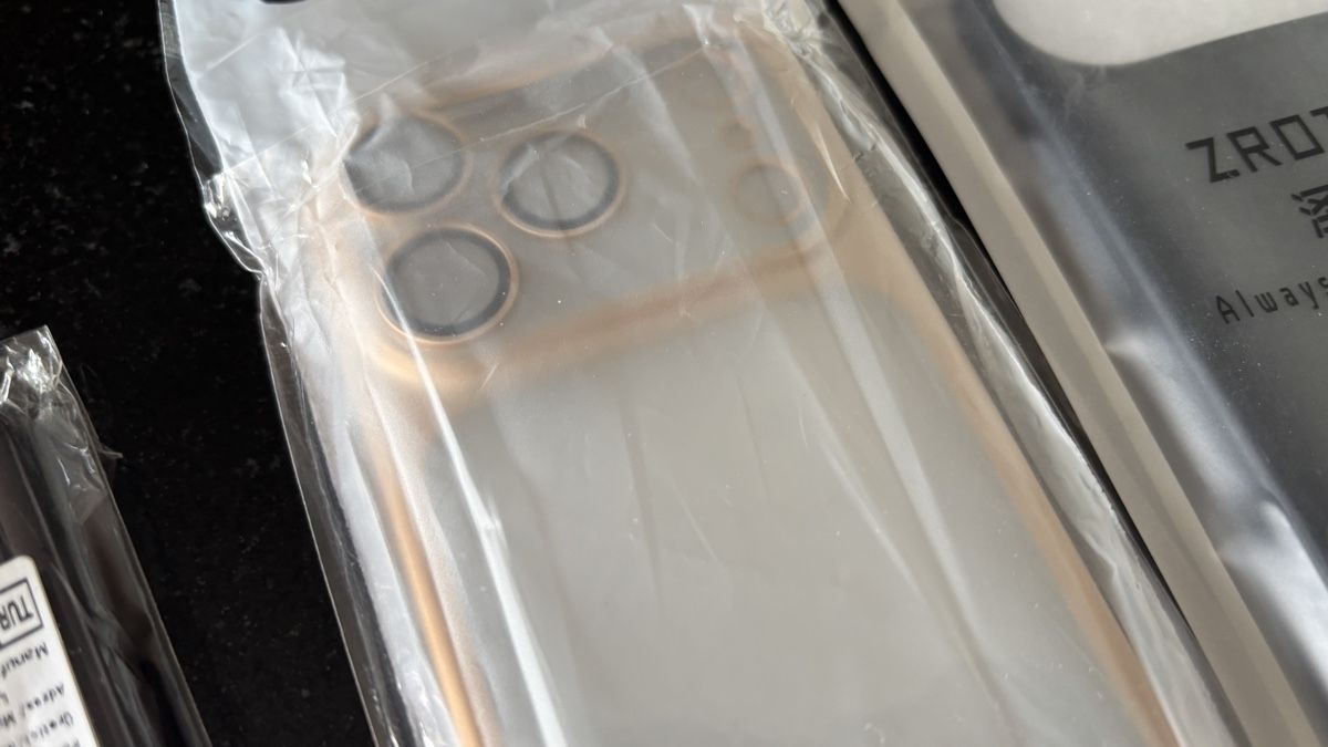 Apple Covers & Schutzfolien: Neue Apple iPhone 17 Pro und Air Cases, Cover – Neu und originalverpackt aus Lengnau BE von 4ConsultingSolutions 1